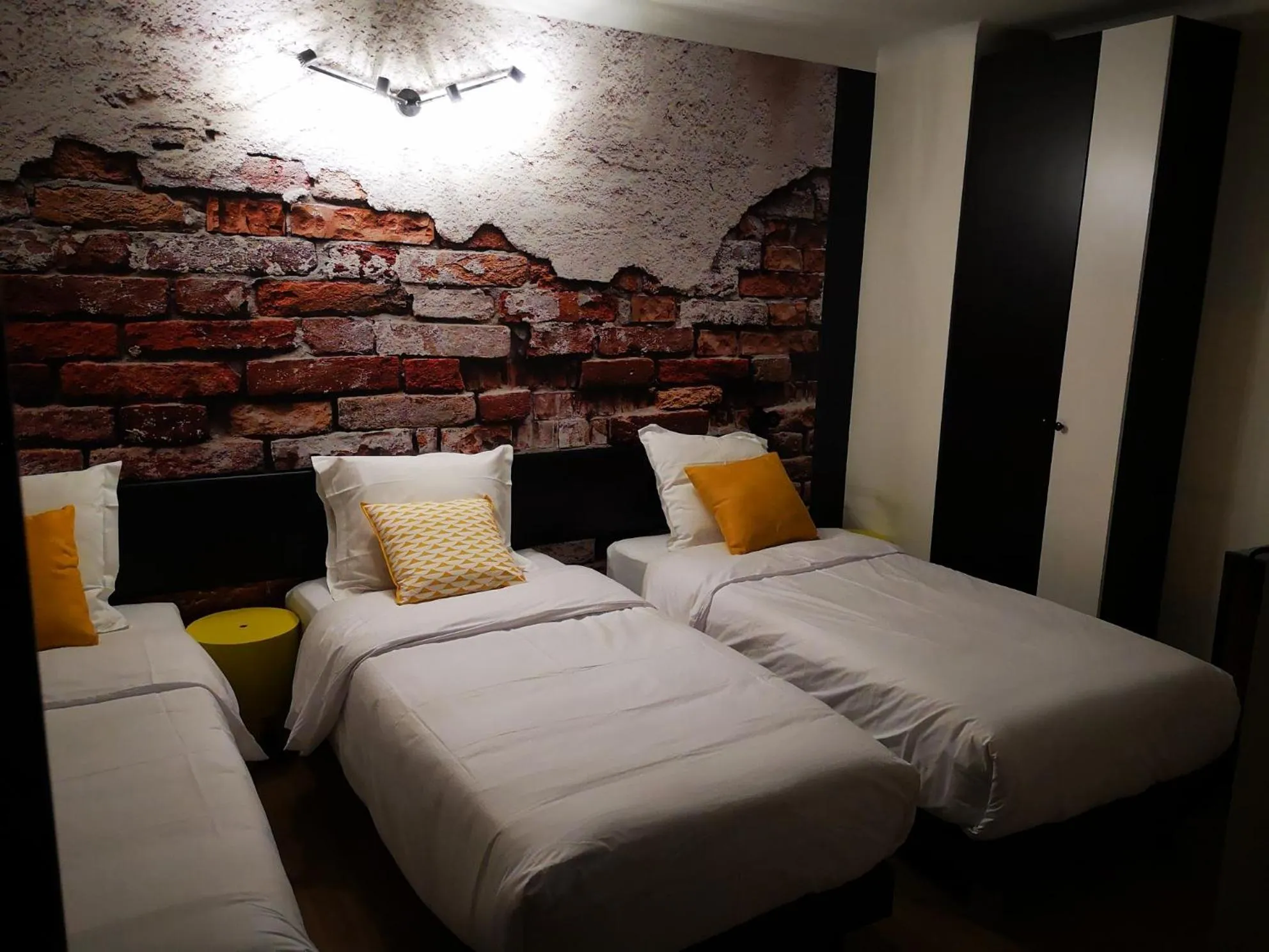 Bed in Hôtel Brasserie L'ESCALE, secteur Gare de Bergerac