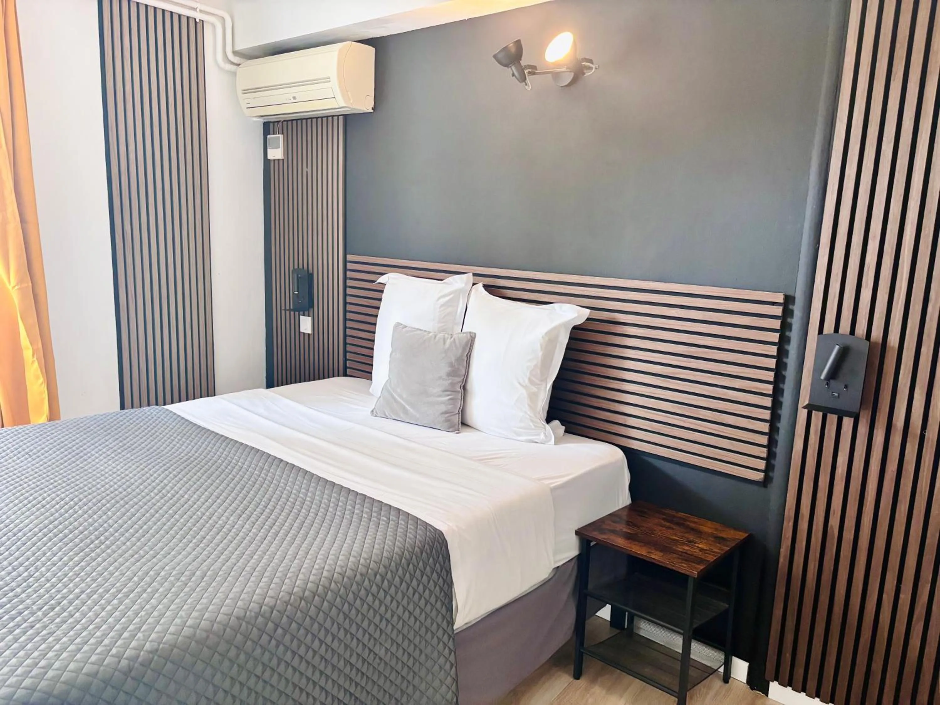 Bed in Hôtel Brasserie L'ESCALE, secteur Gare de Bergerac