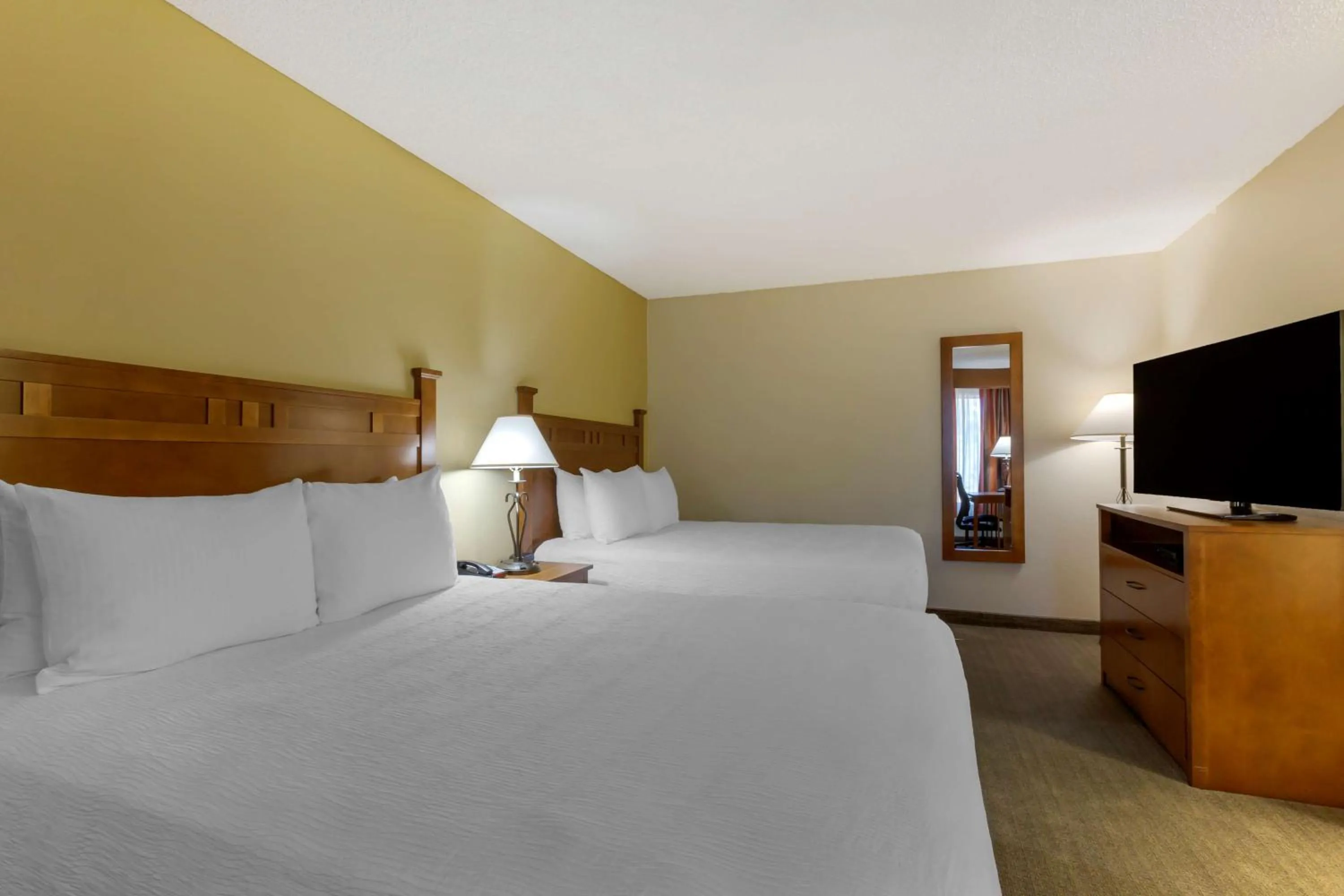 Bedroom, Bed in Best Western Paint Pony Lodge