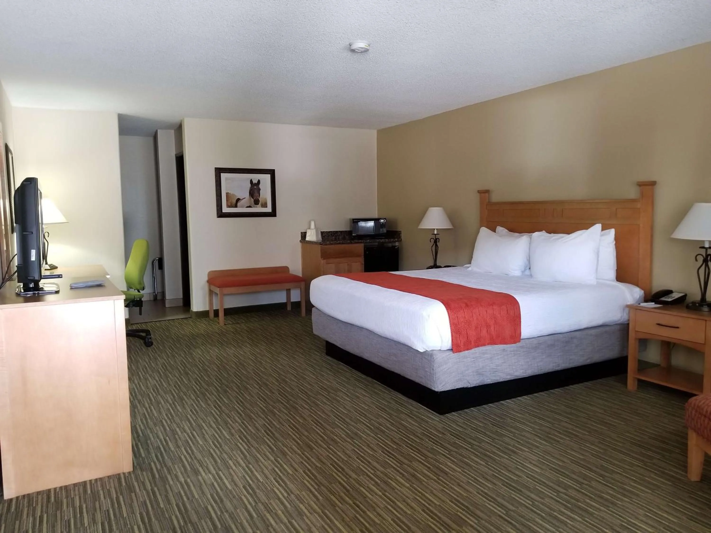 Bedroom, Bed in Best Western Paint Pony Lodge