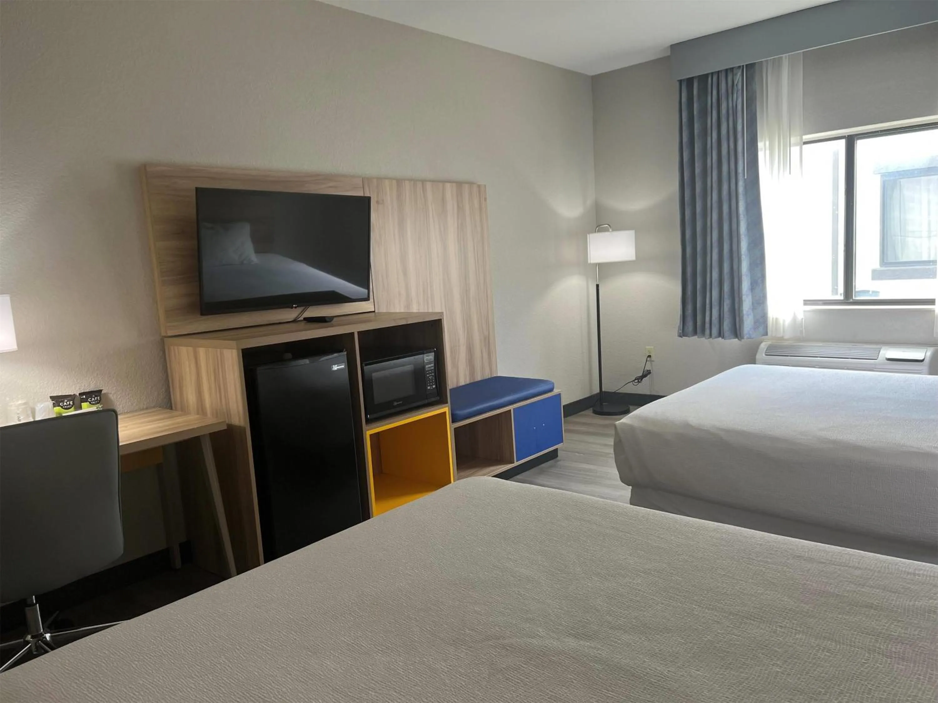 Photo of the whole room, Bed in Days Inn by Wyndham Coffeyville, Kansas