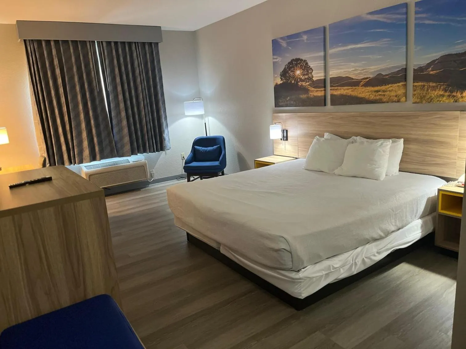 Bed in Days Inn by Wyndham Coffeyville, Kansas