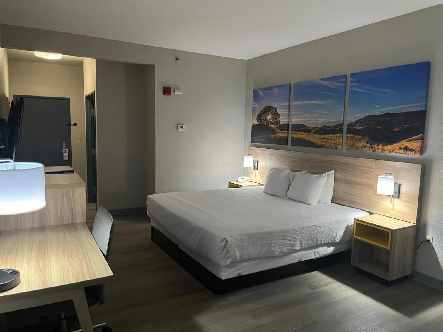 Photo of the whole room, Bed in Days Inn by Wyndham Coffeyville, Kansas