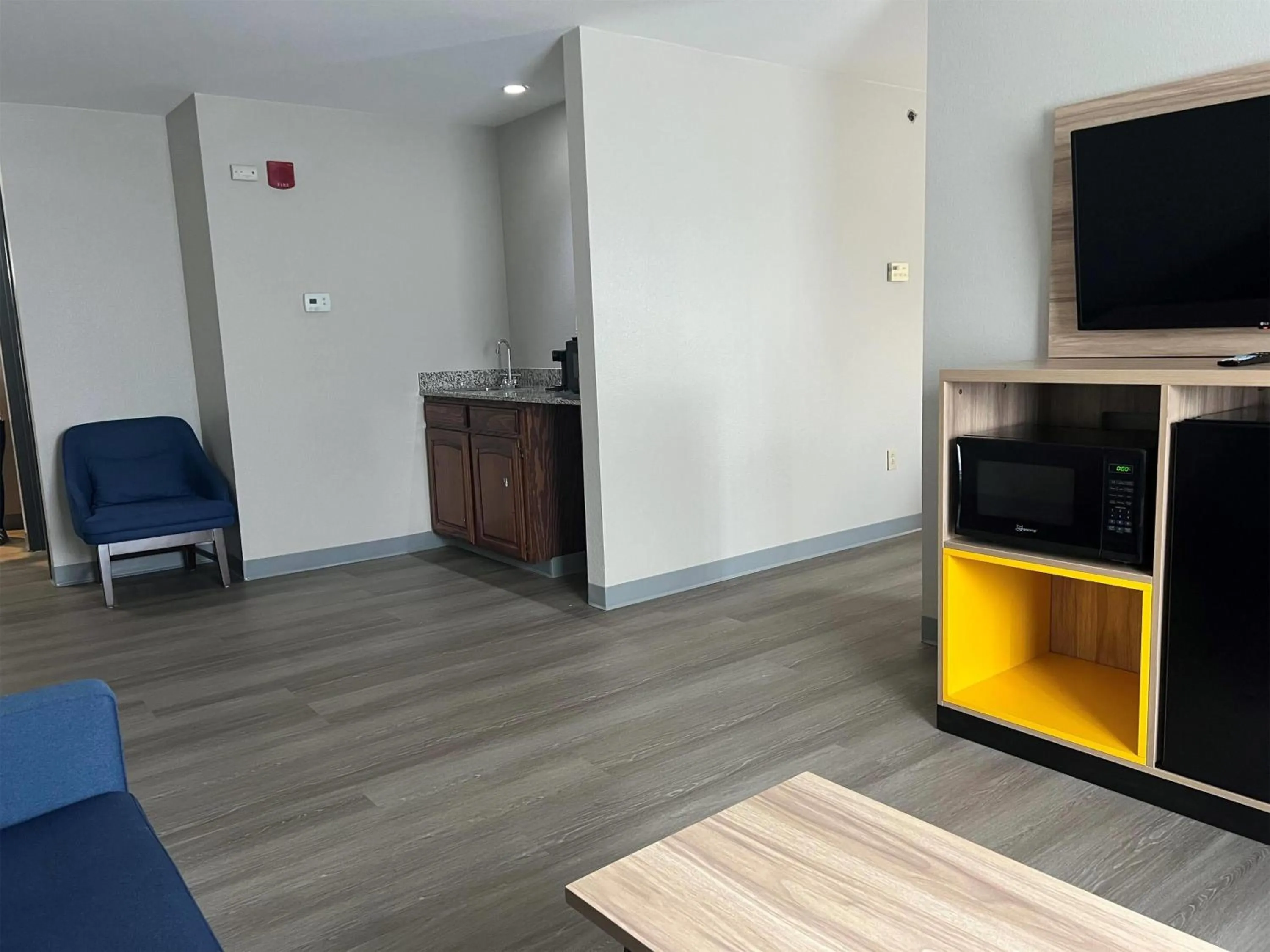 Photo of the whole room in Days Inn by Wyndham Coffeyville, Kansas