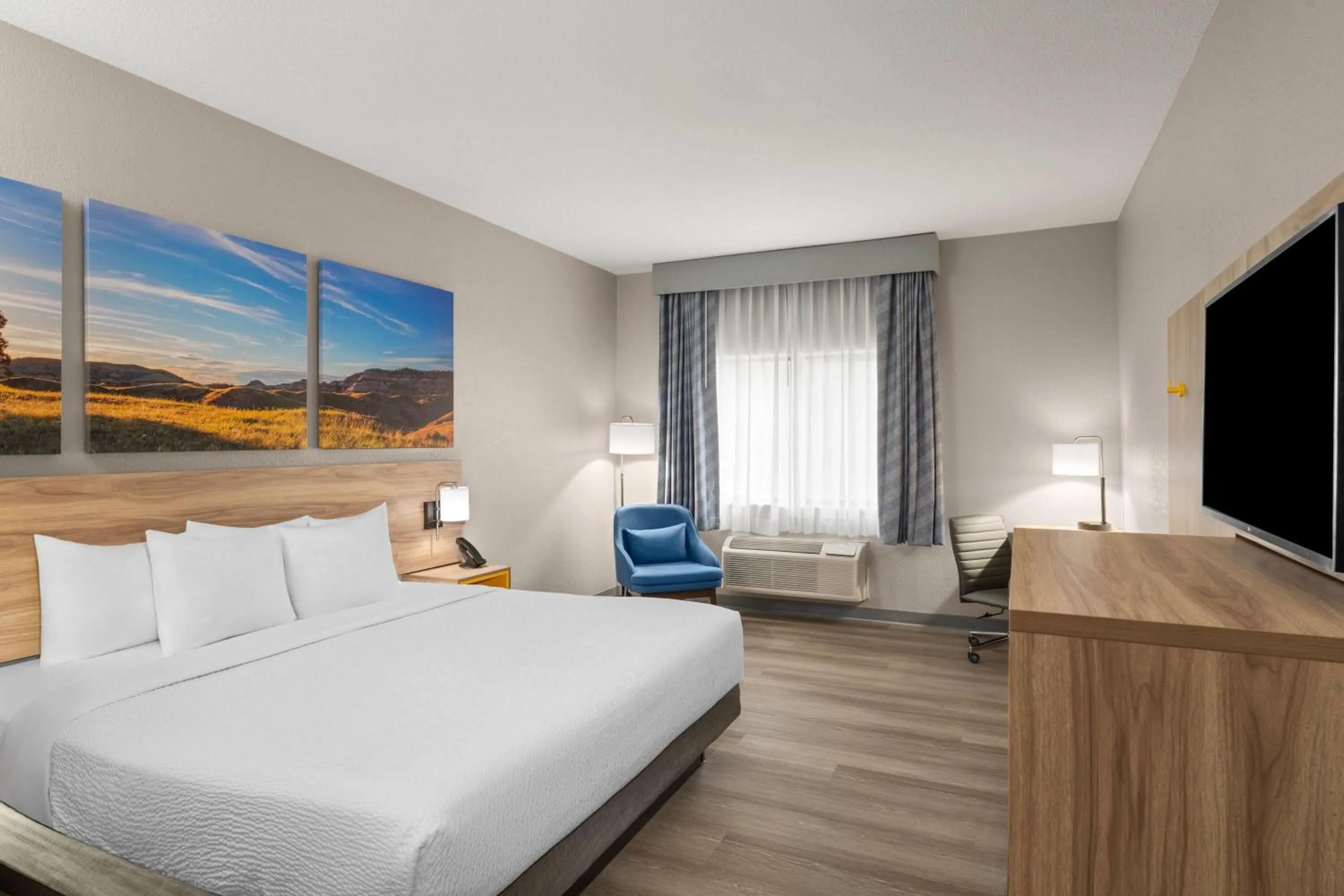 Photo of the whole room, Bed in Days Inn by Wyndham Coffeyville, Kansas