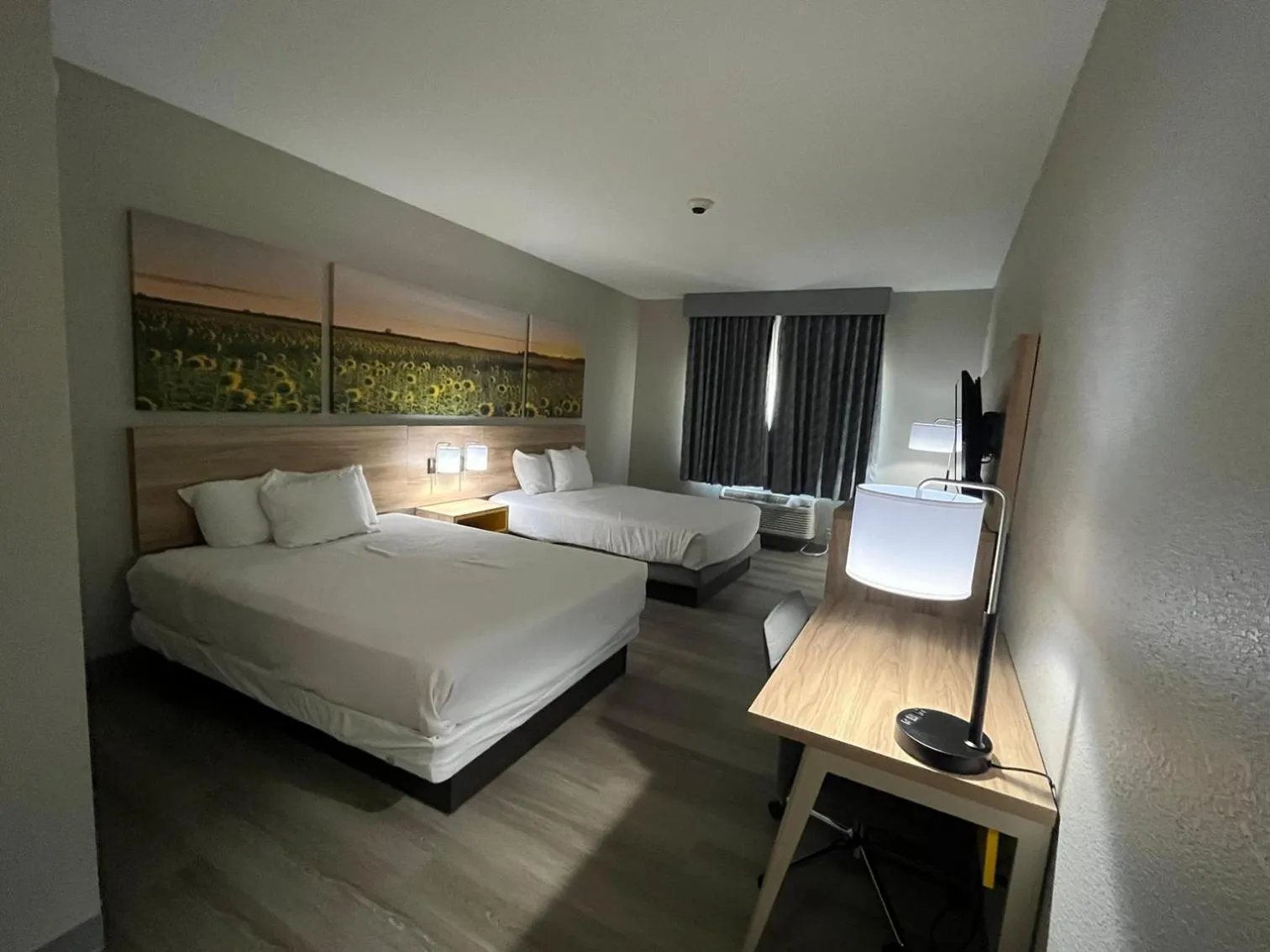 Bed in Days Inn by Wyndham Coffeyville, Kansas