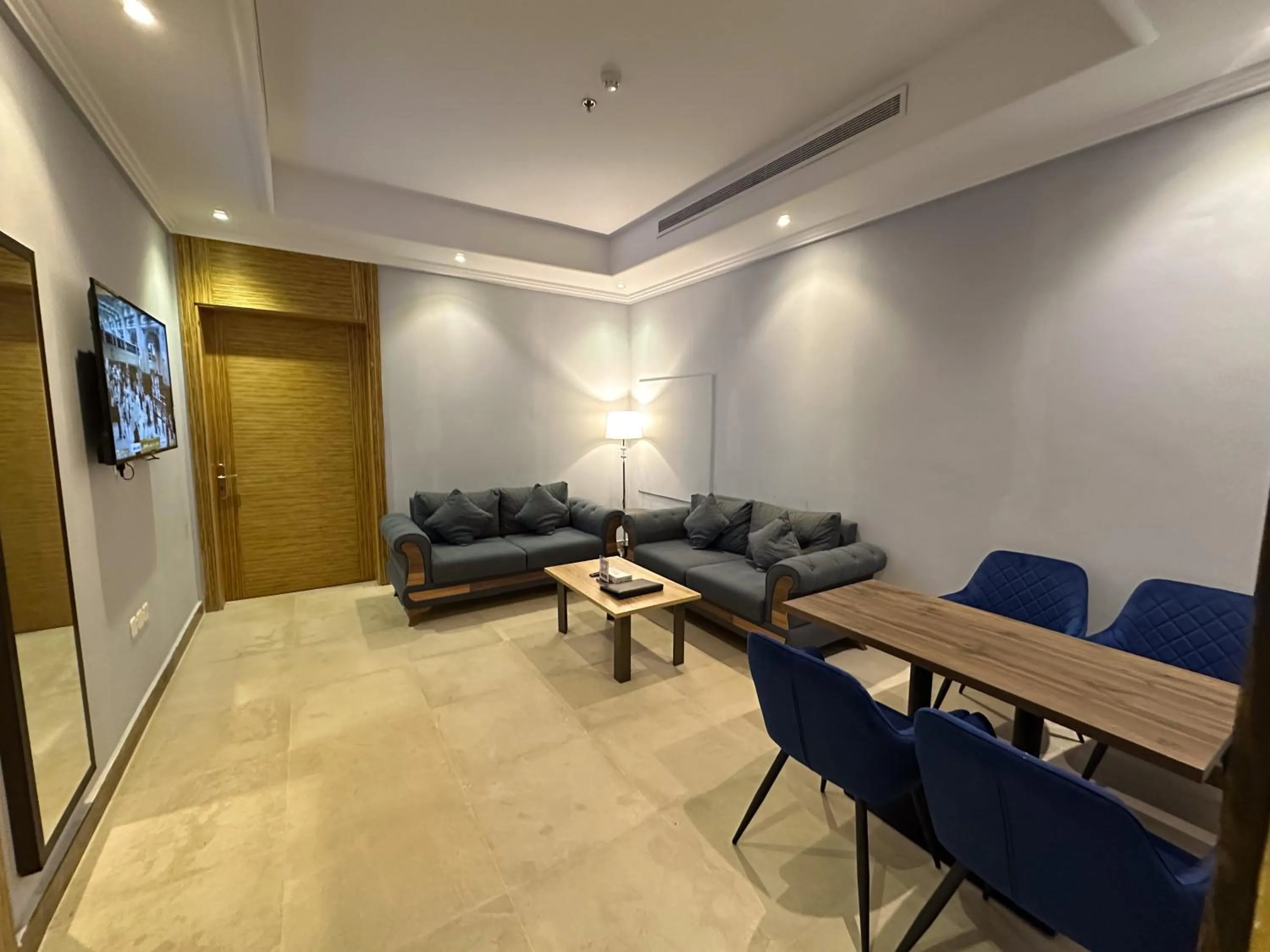 TV and multimedia in لافنت بارك للشقق المخدومة - إقتصادي