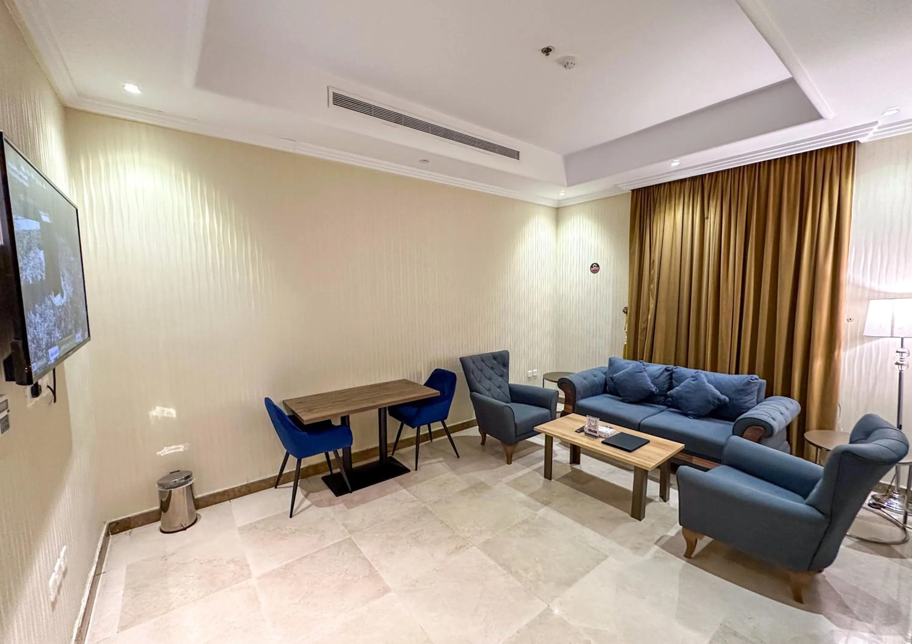 TV and multimedia in لافنت بارك للشقق المخدومة - إقتصادي