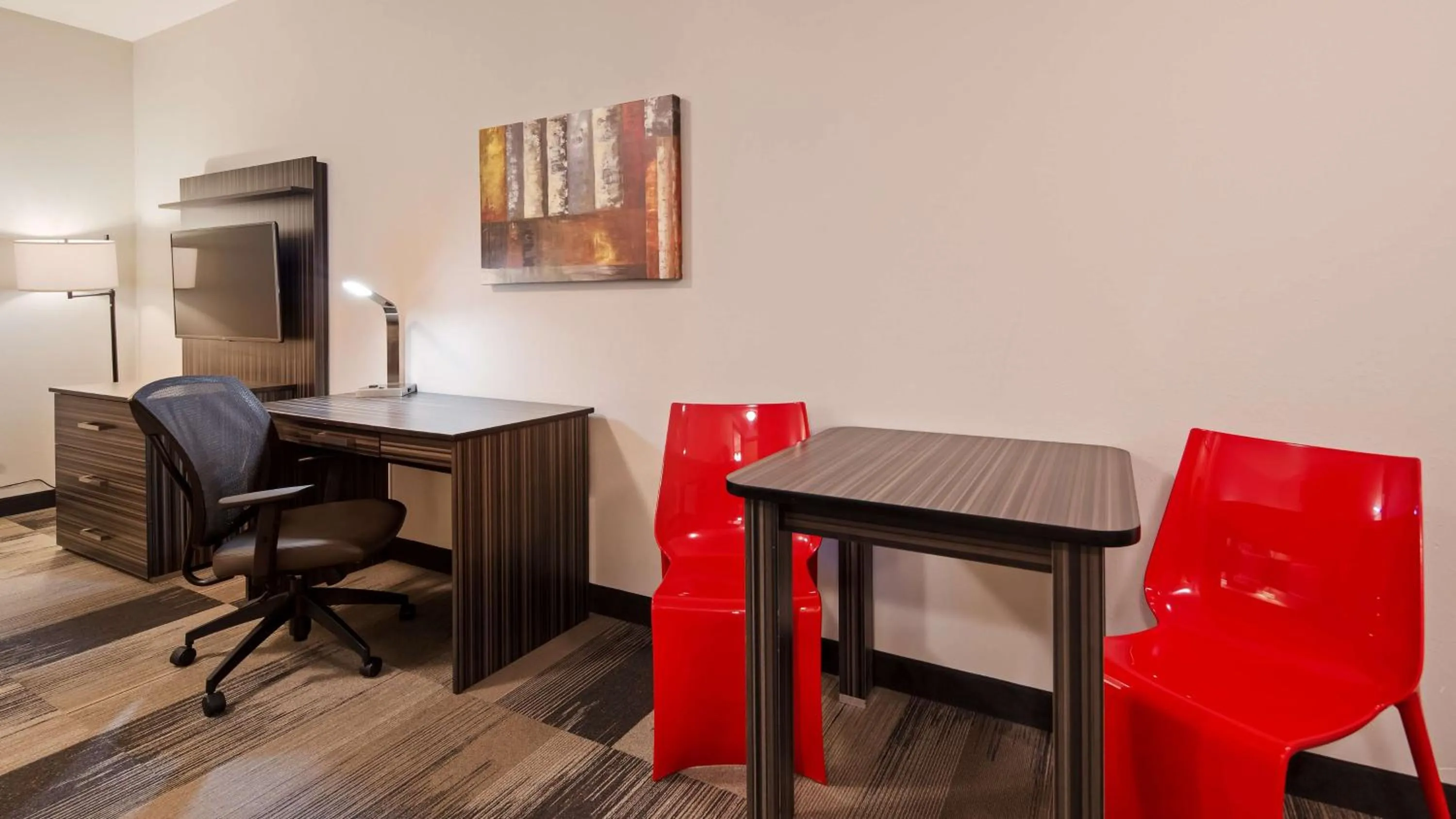 Bedroom in Best Western Plus Airport Inn & Suites