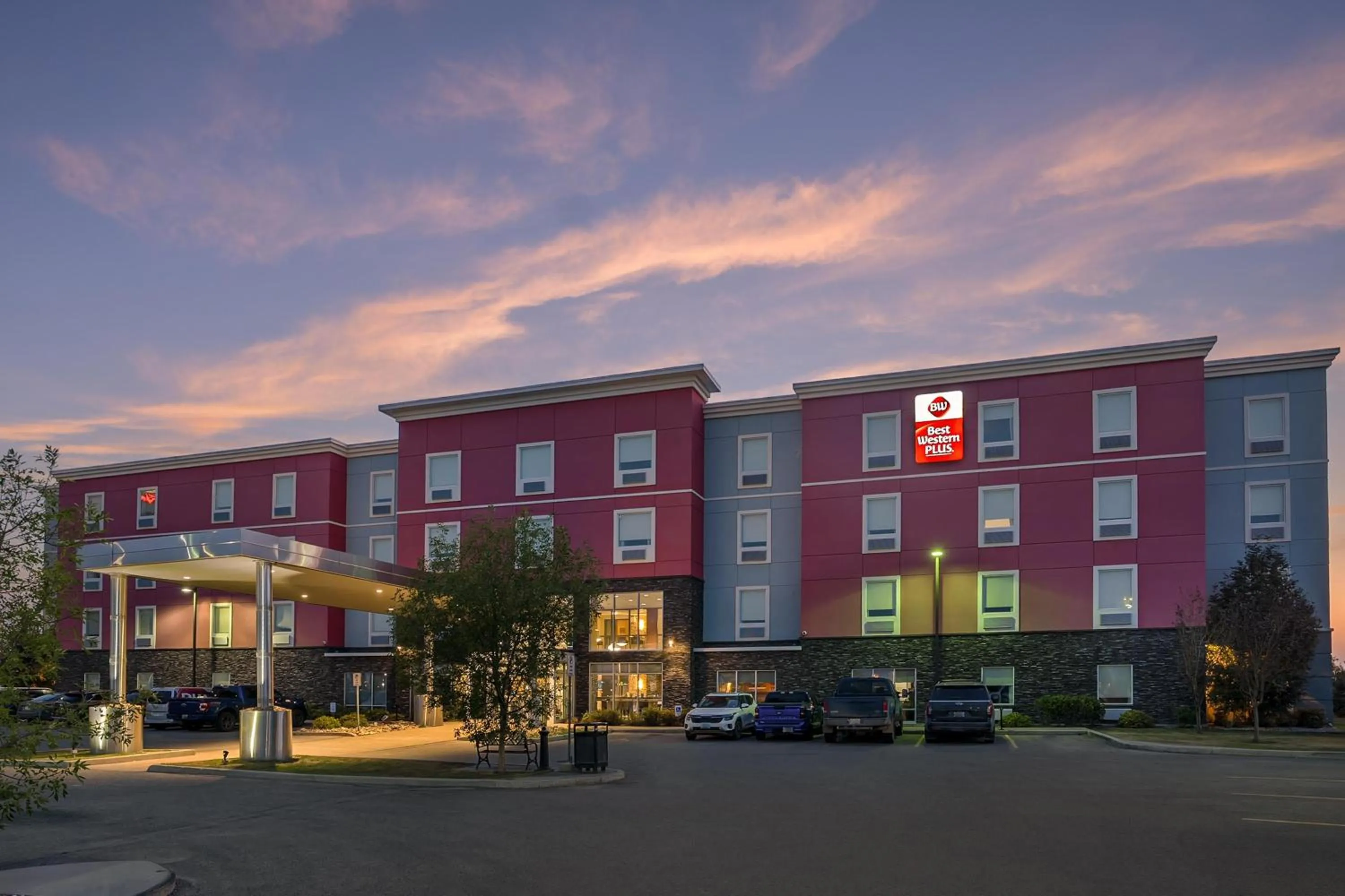 Property building in Best Western Plus Airport Inn & Suites
