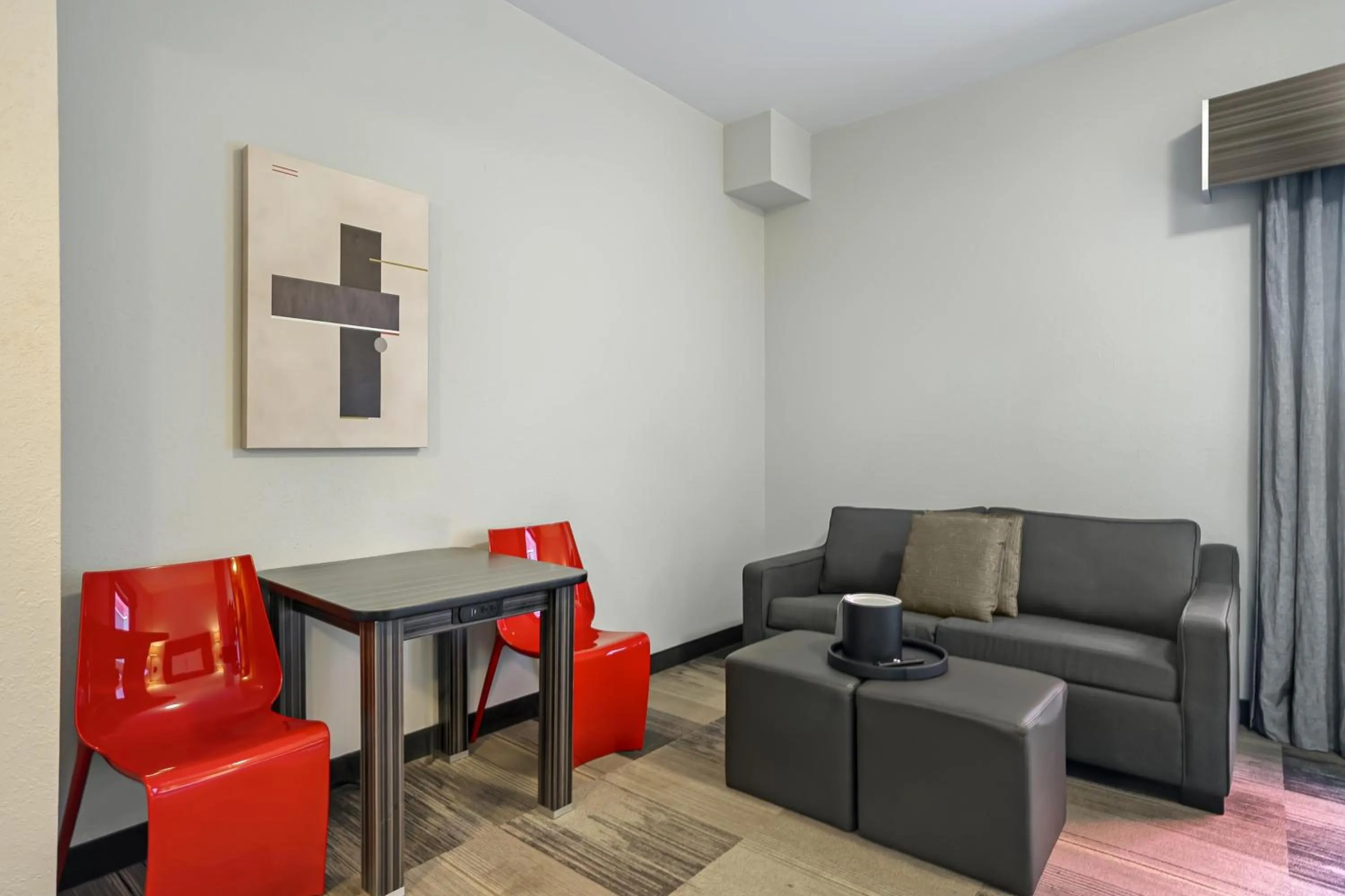 Bedroom in Best Western Plus Airport Inn & Suites