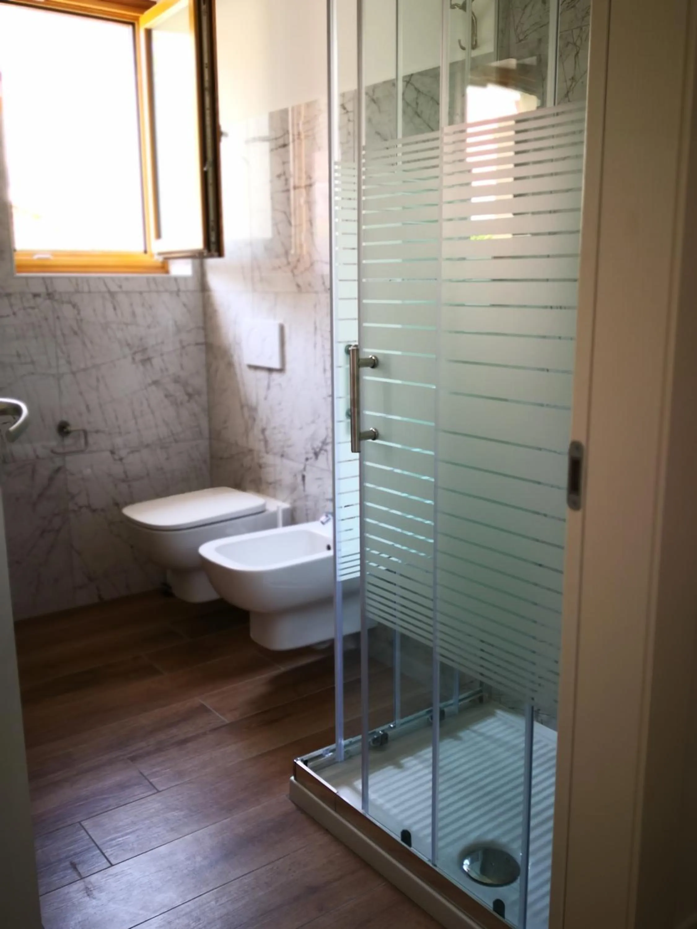 Shower in B&B Esmeralda