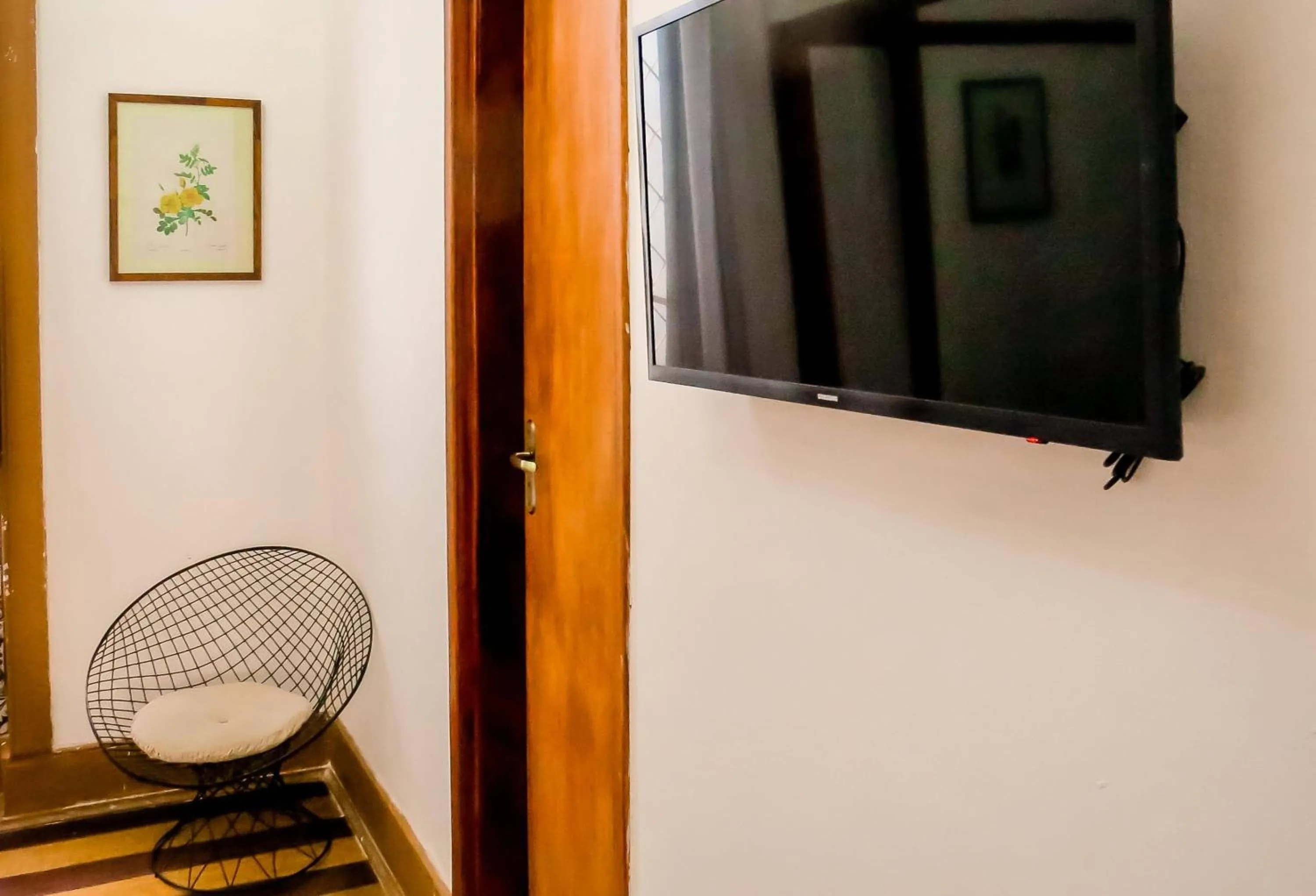 TV and multimedia in Casa Perpetua Hotel D Charm