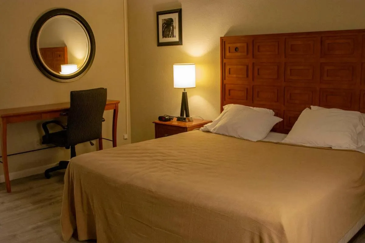 Bed in SOUTHERN STAR INN