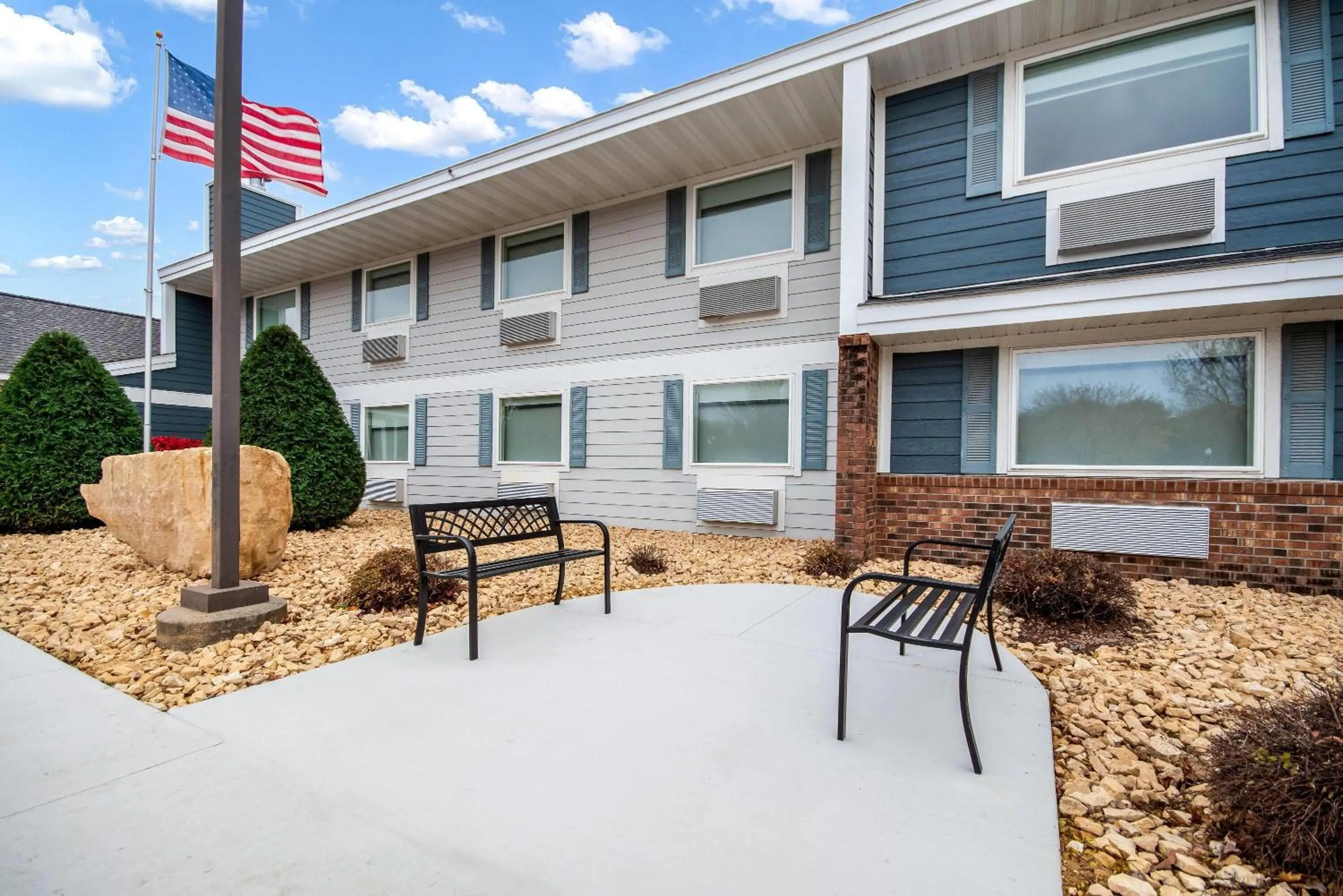 Inner courtyard view in AmericInn by Wyndham St. Peter