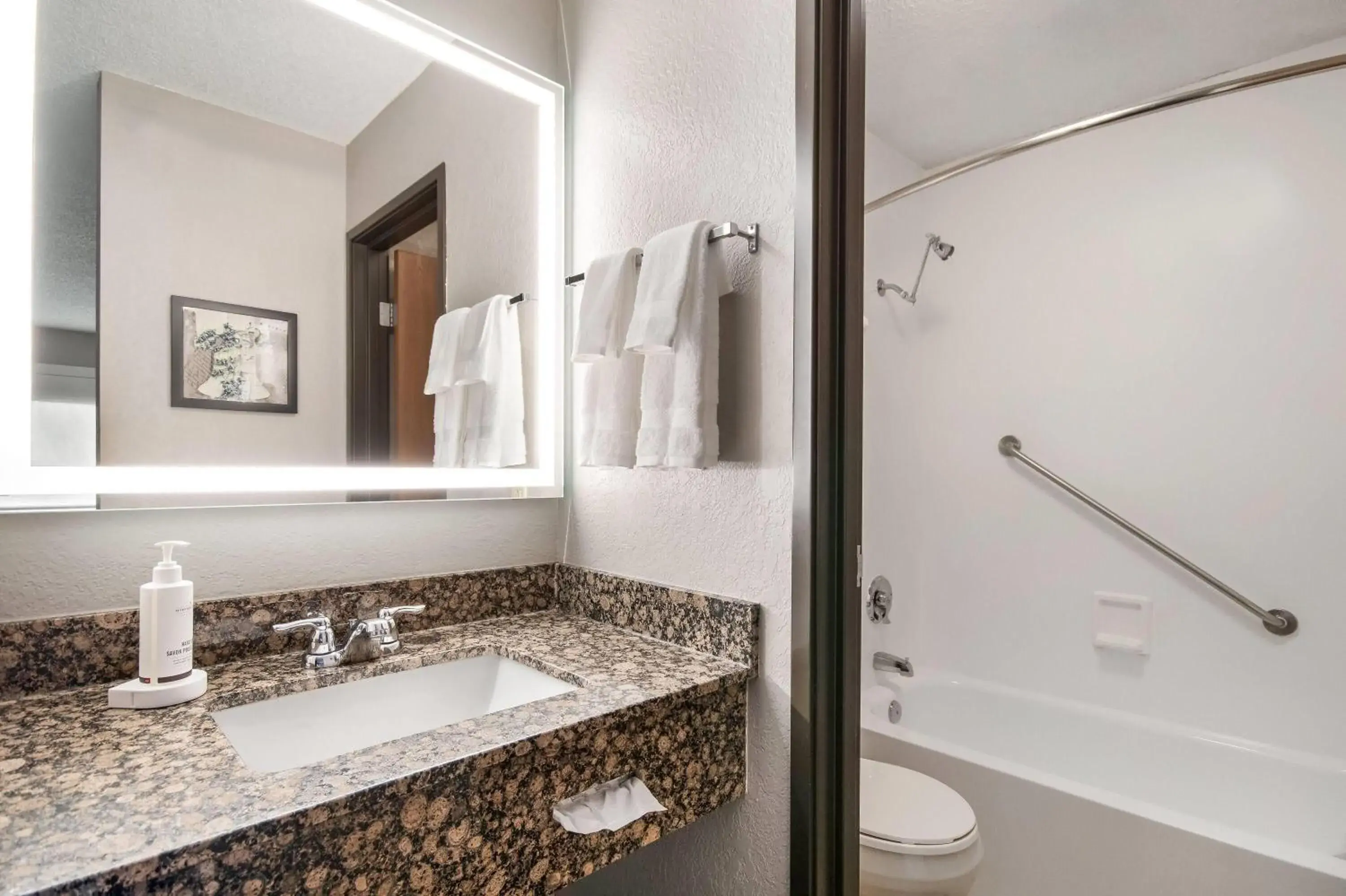 Queen Room - Non-Smoking in AmericInn by Wyndham St. Peter Queen Room - Non-Smoking in AmericInn by Wyndham St. Peter