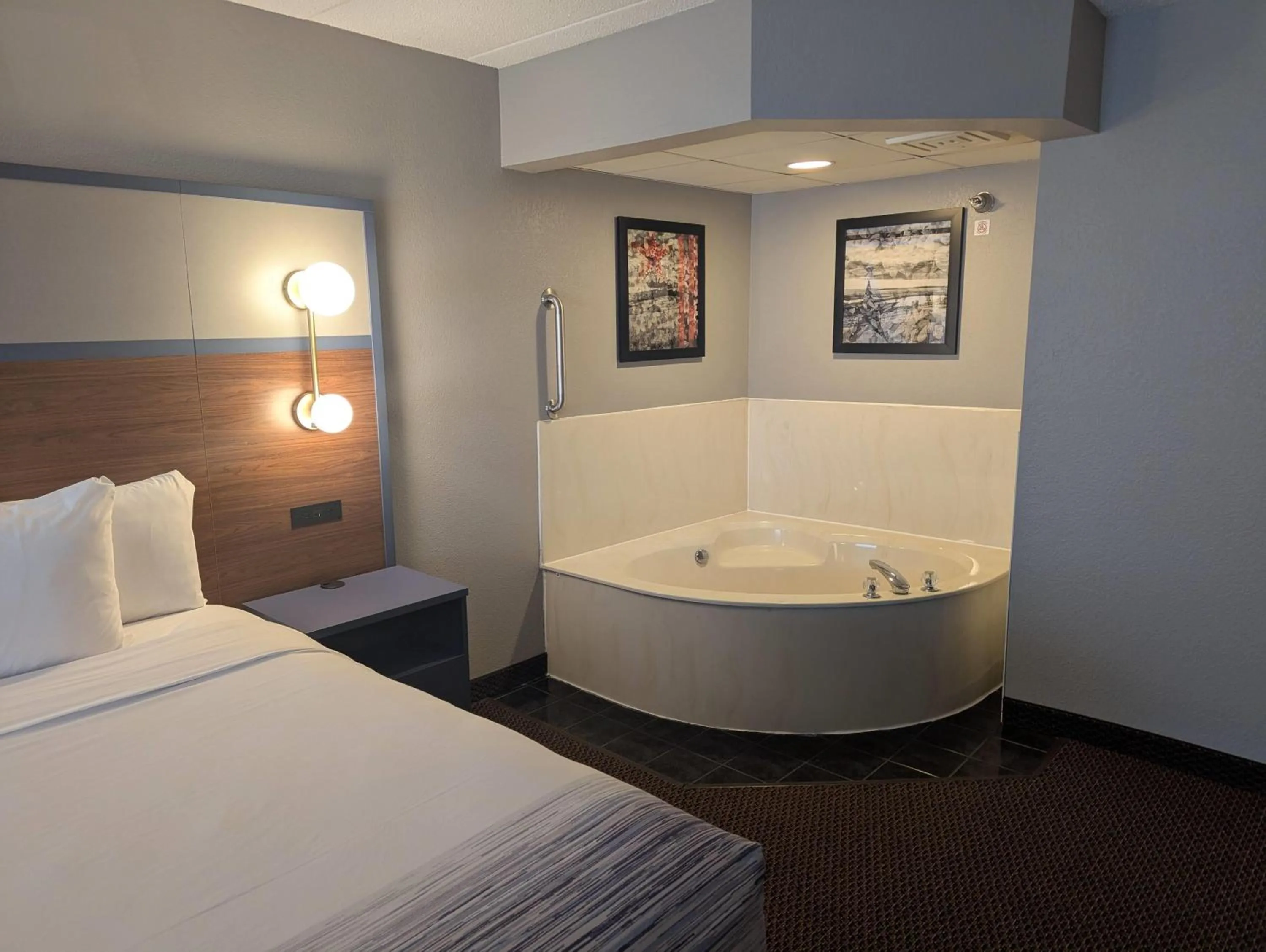 Photo of the whole room, Bed in AmericInn by Wyndham St. Peter