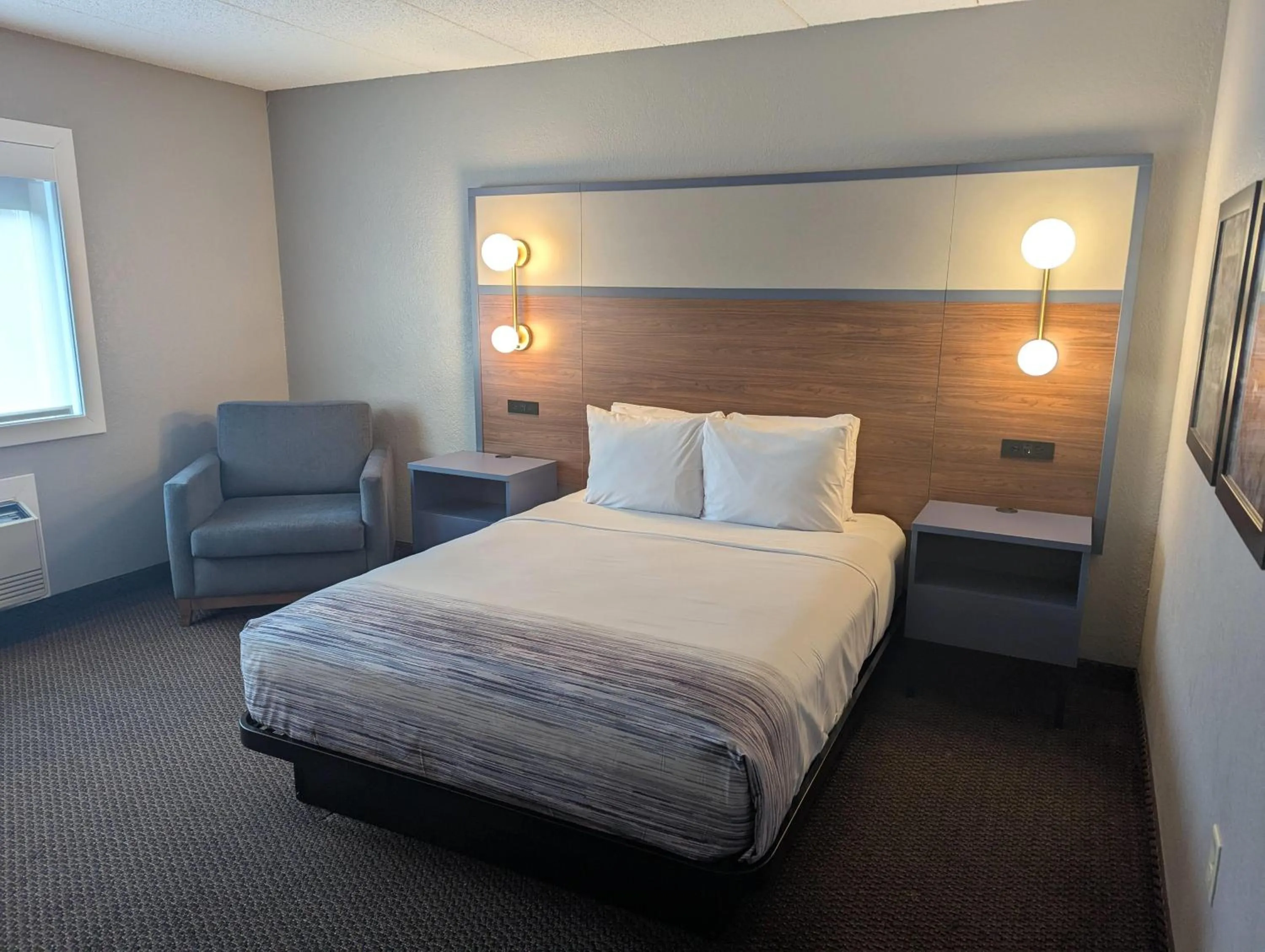 Photo of the whole room, Bed in AmericInn by Wyndham St. Peter