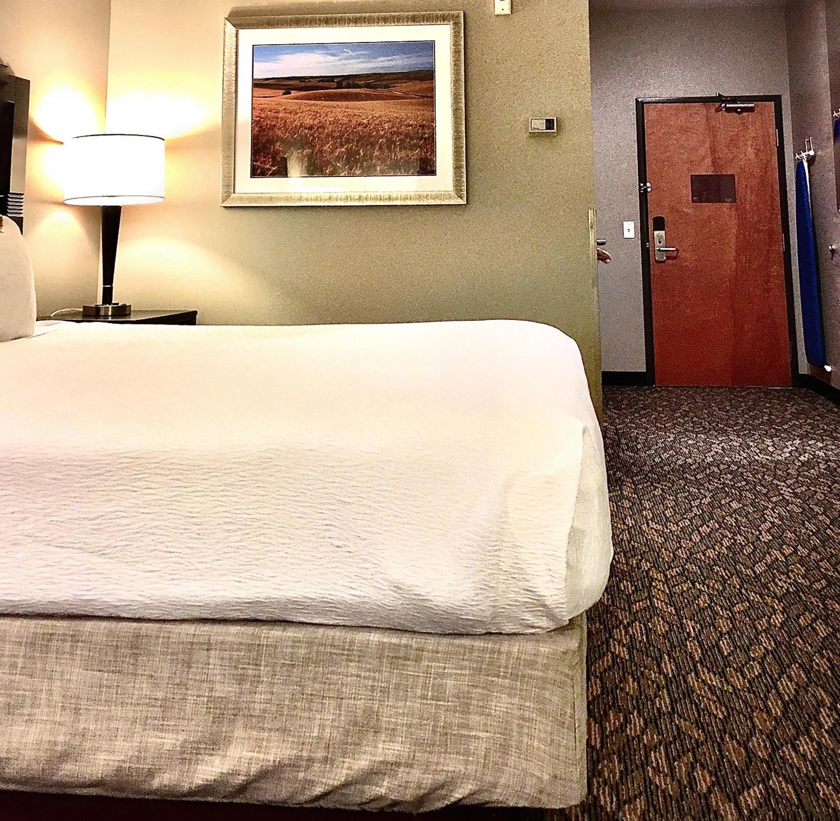 Bed in Best Western Wheatland Inn