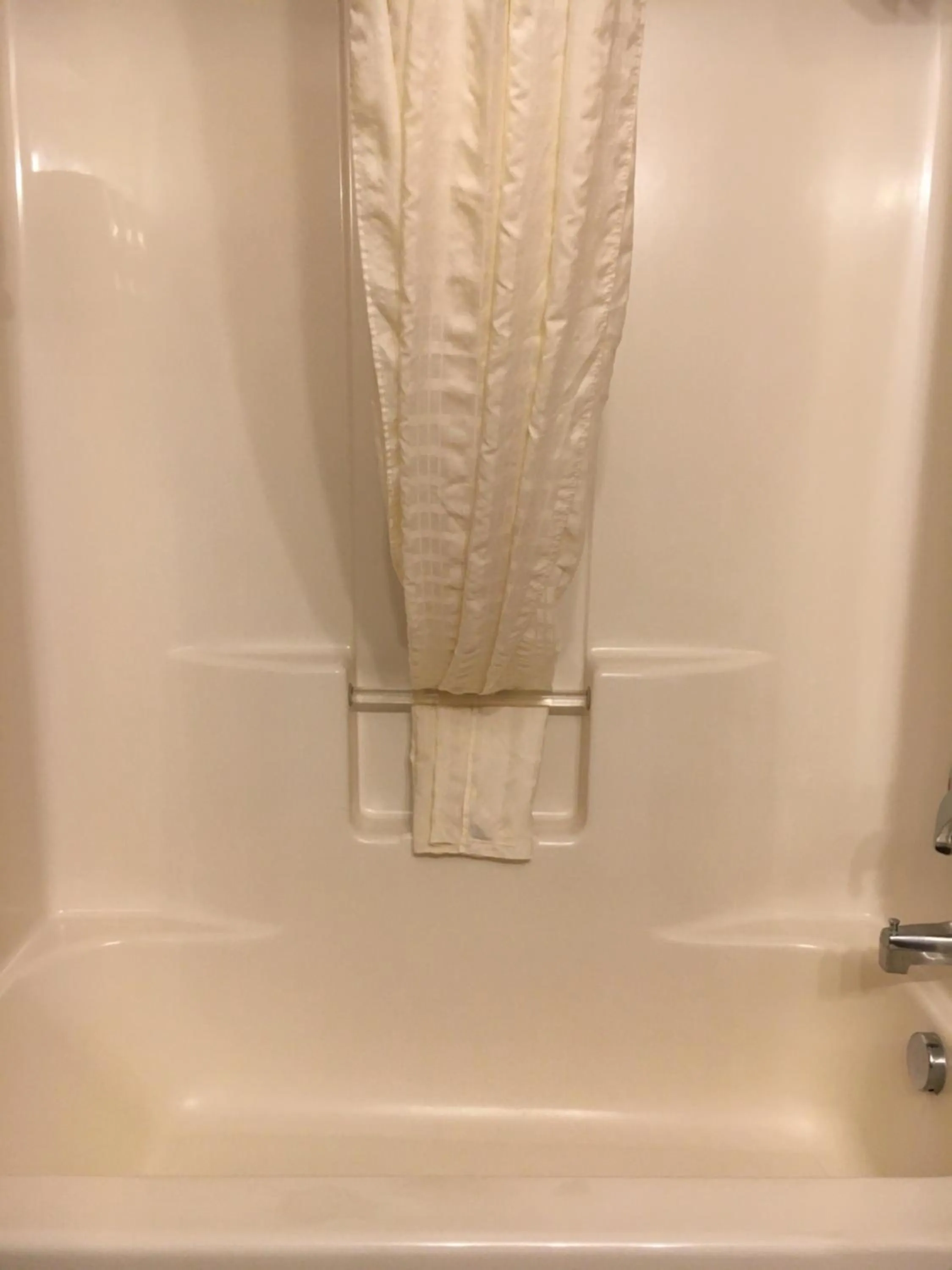 Shower in Best Western Wheatland Inn