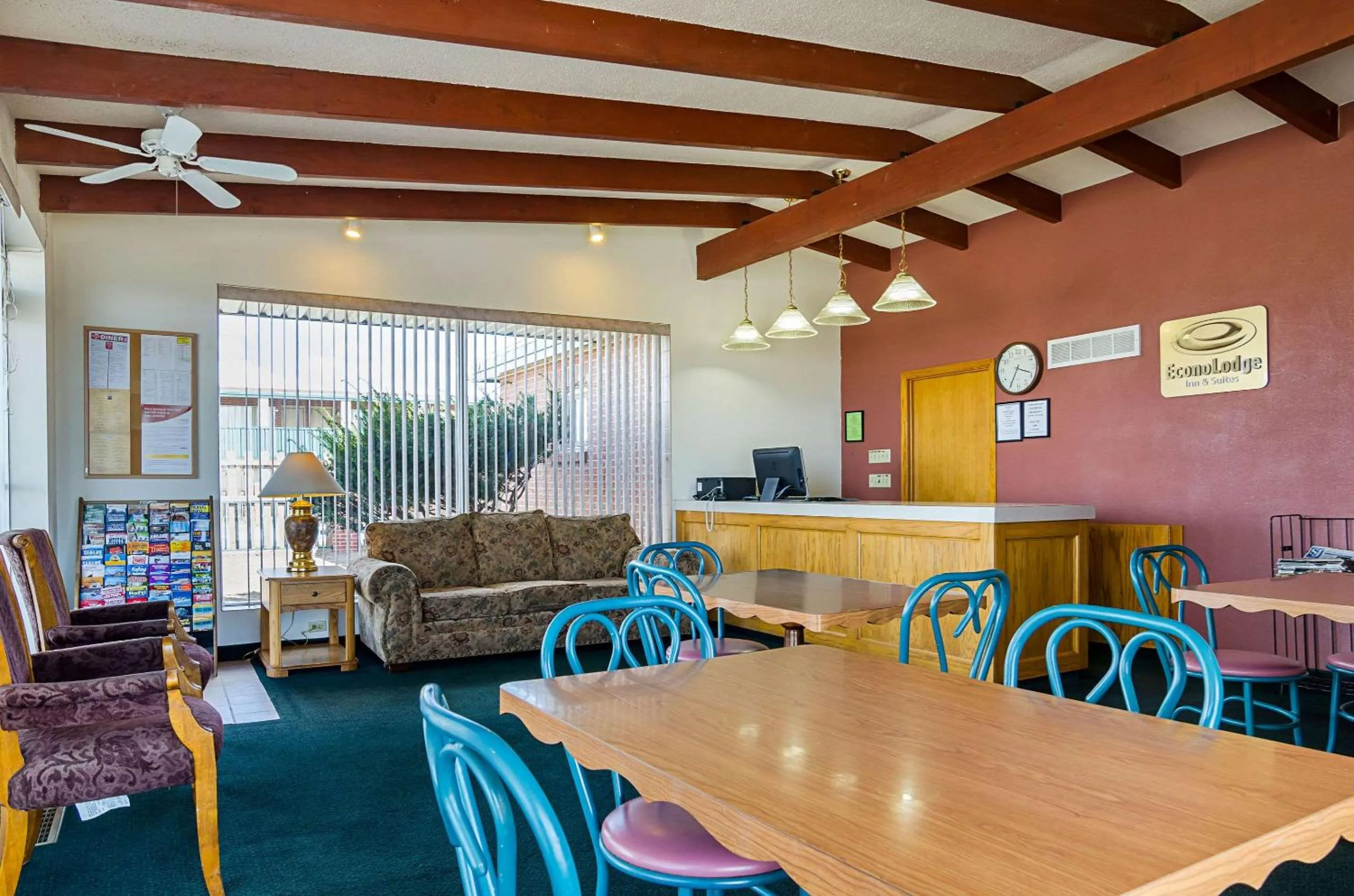 Restaurant/Places to Eat in Econo Lodge Wakeeney