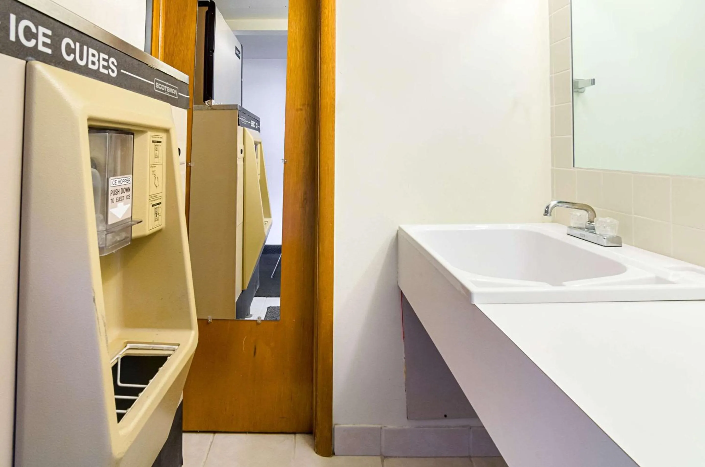 Other, Bathroom in Econo Lodge Wakeeney