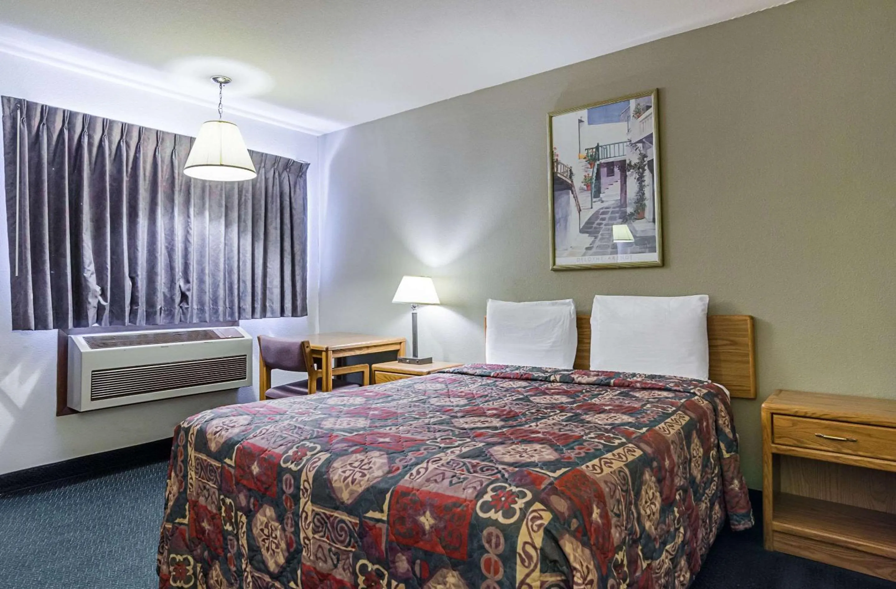 Photo of the whole room in Econo Lodge Wakeeney