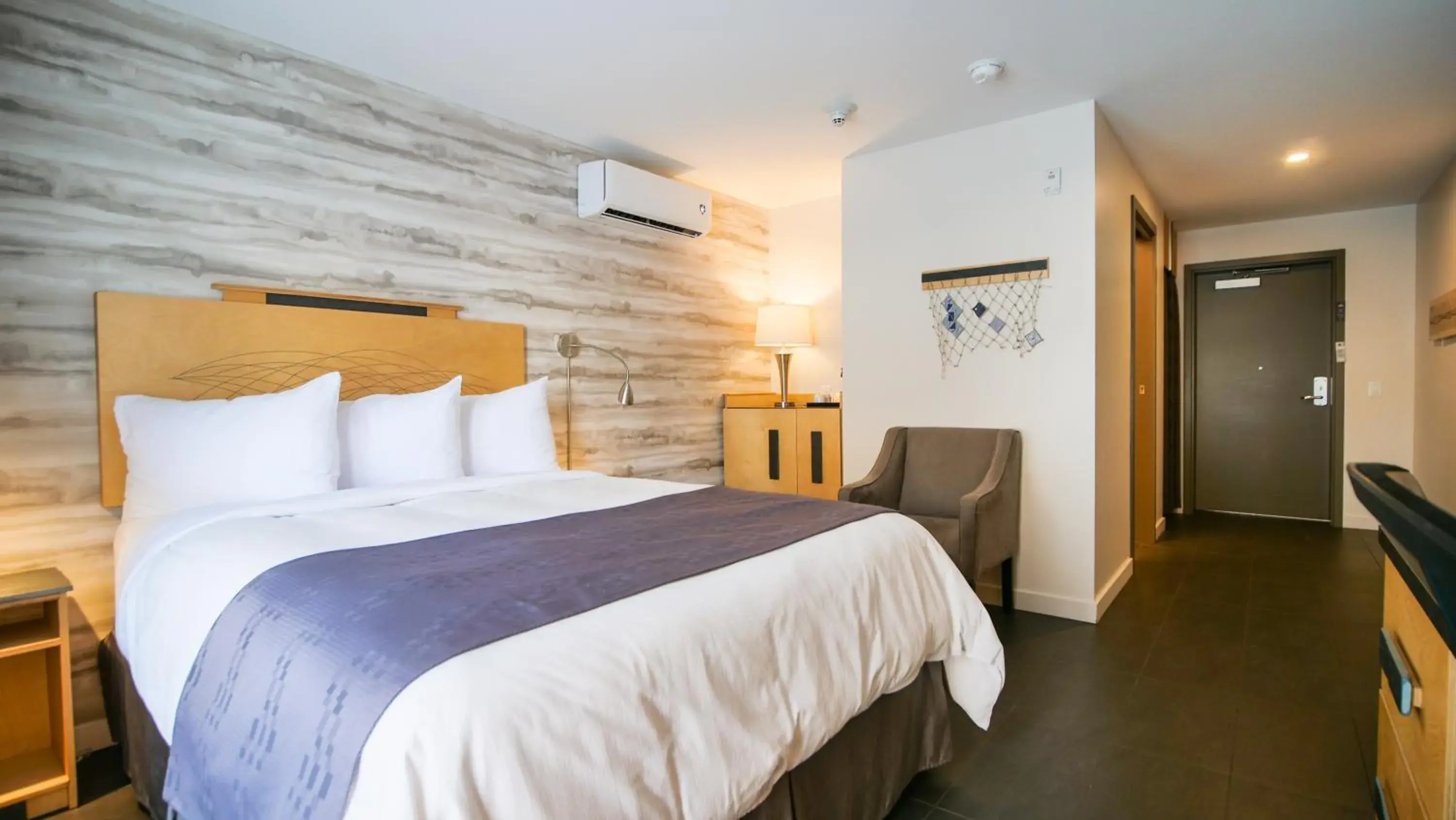 Double Room with Mountain View in Manoir Belle Plage Double Room with Mountain View in Manoir Belle Plage