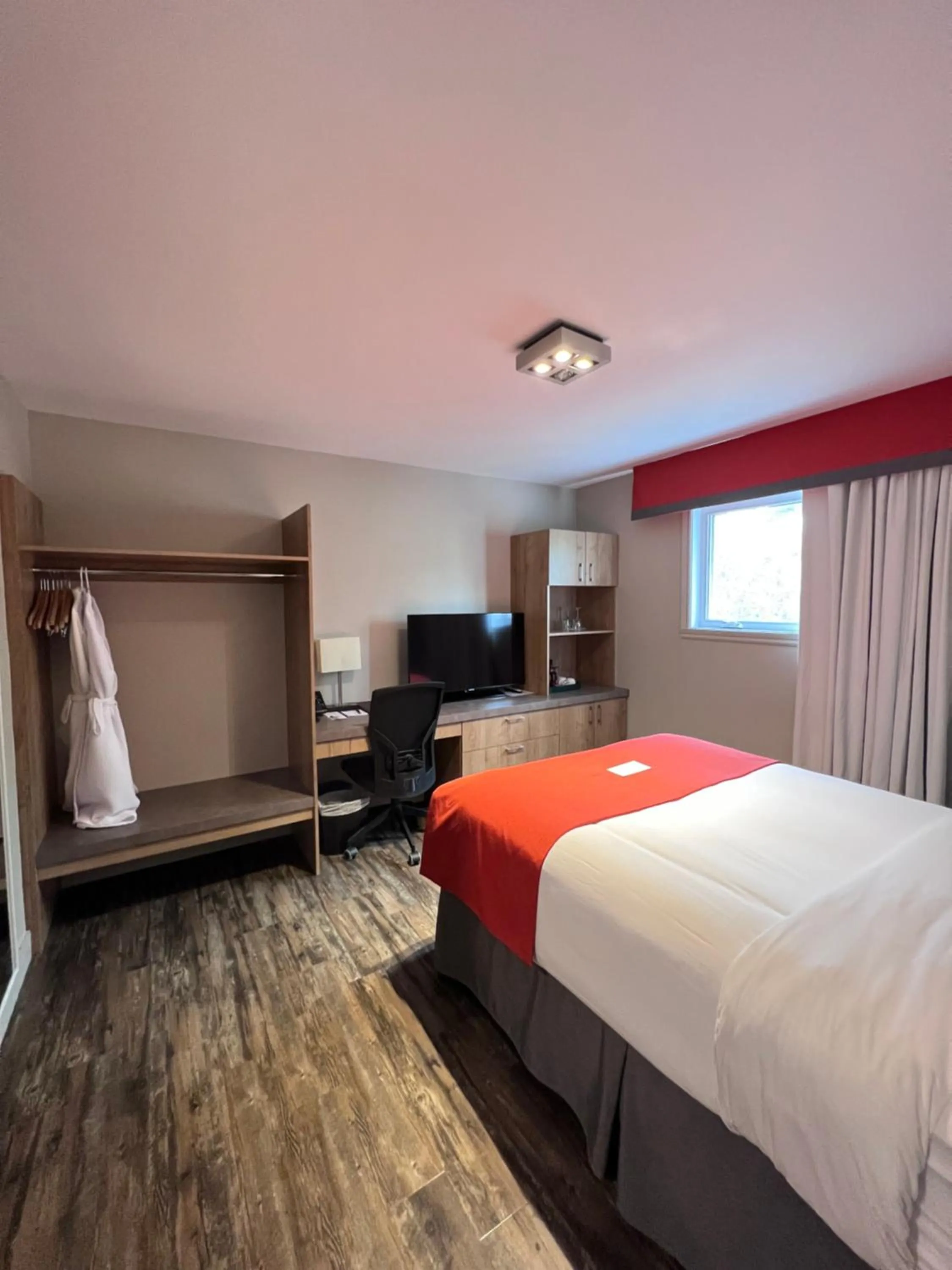 Photo of the whole room, Bed in Manoir Belle Plage