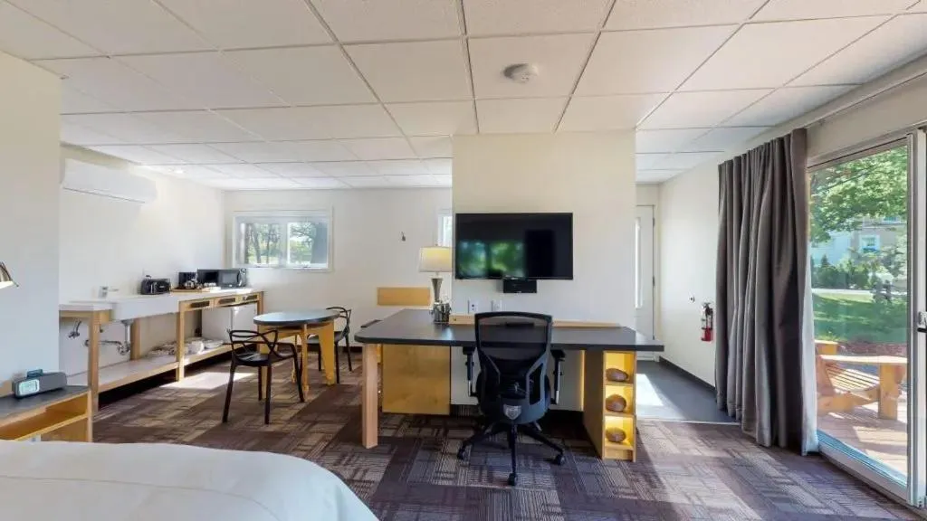 Seating area, Bed in Manoir Belle Plage