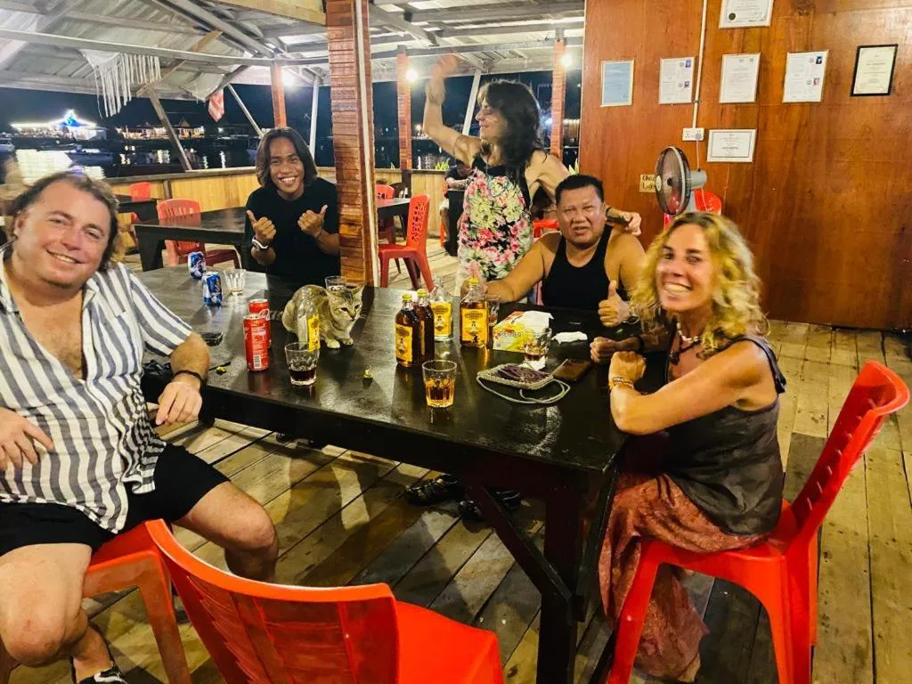 Lounge or bar in Mabul Backpackers