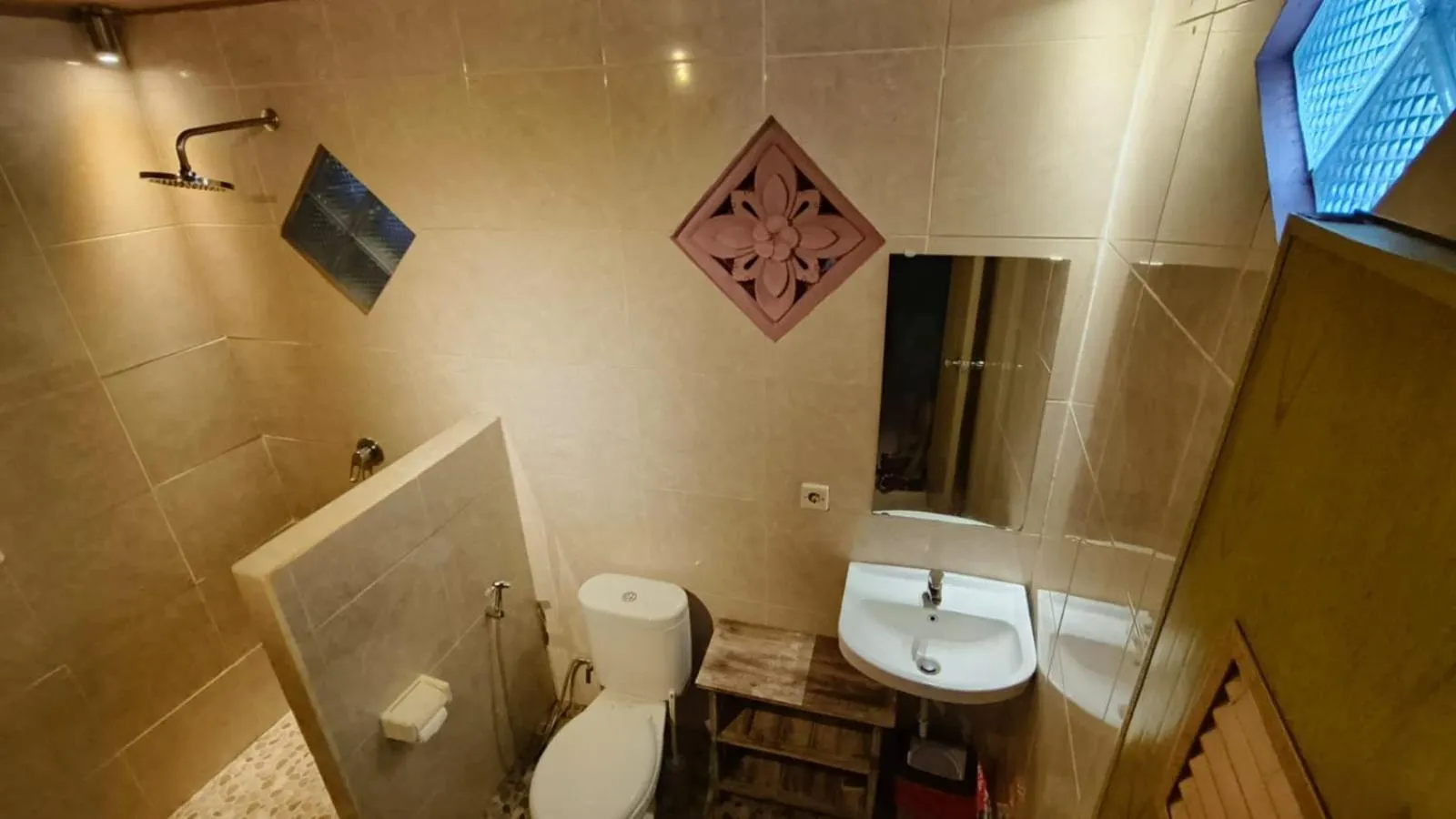 Toilet in Rumah Irak et Kadek Bali