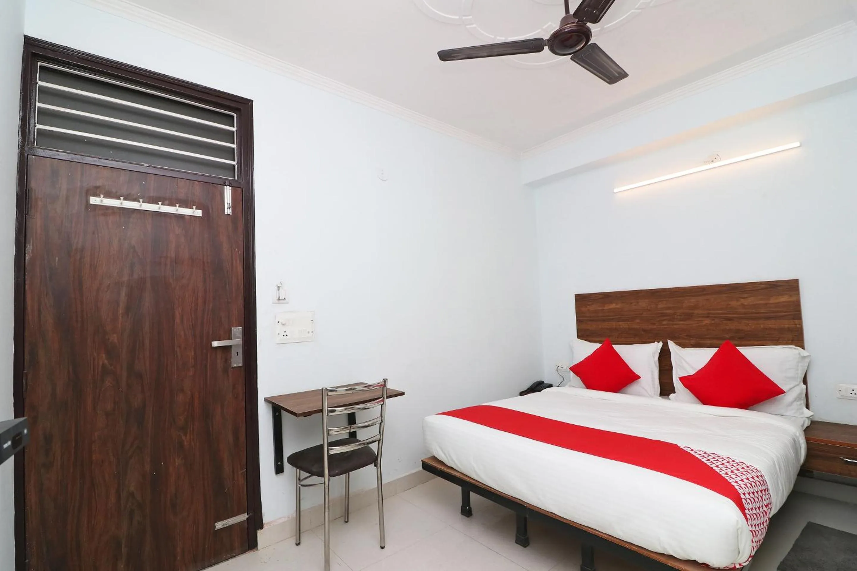 Bedroom, Bed in Super Hotel O Sathguru Residency Near New Ashok Nagar Metro Station