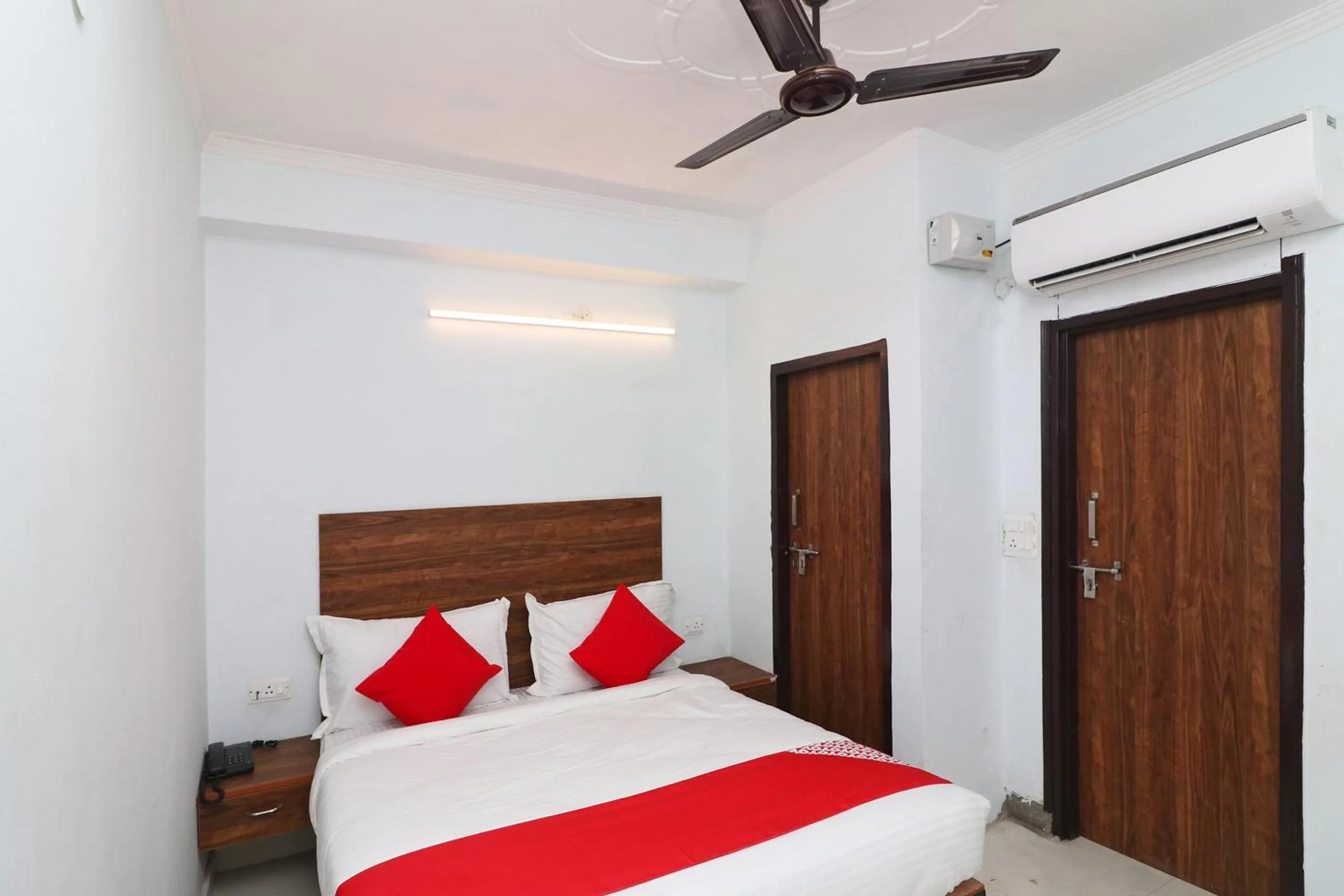 Bedroom, Bed in Super Hotel O Sathguru Residency Near New Ashok Nagar Metro Station