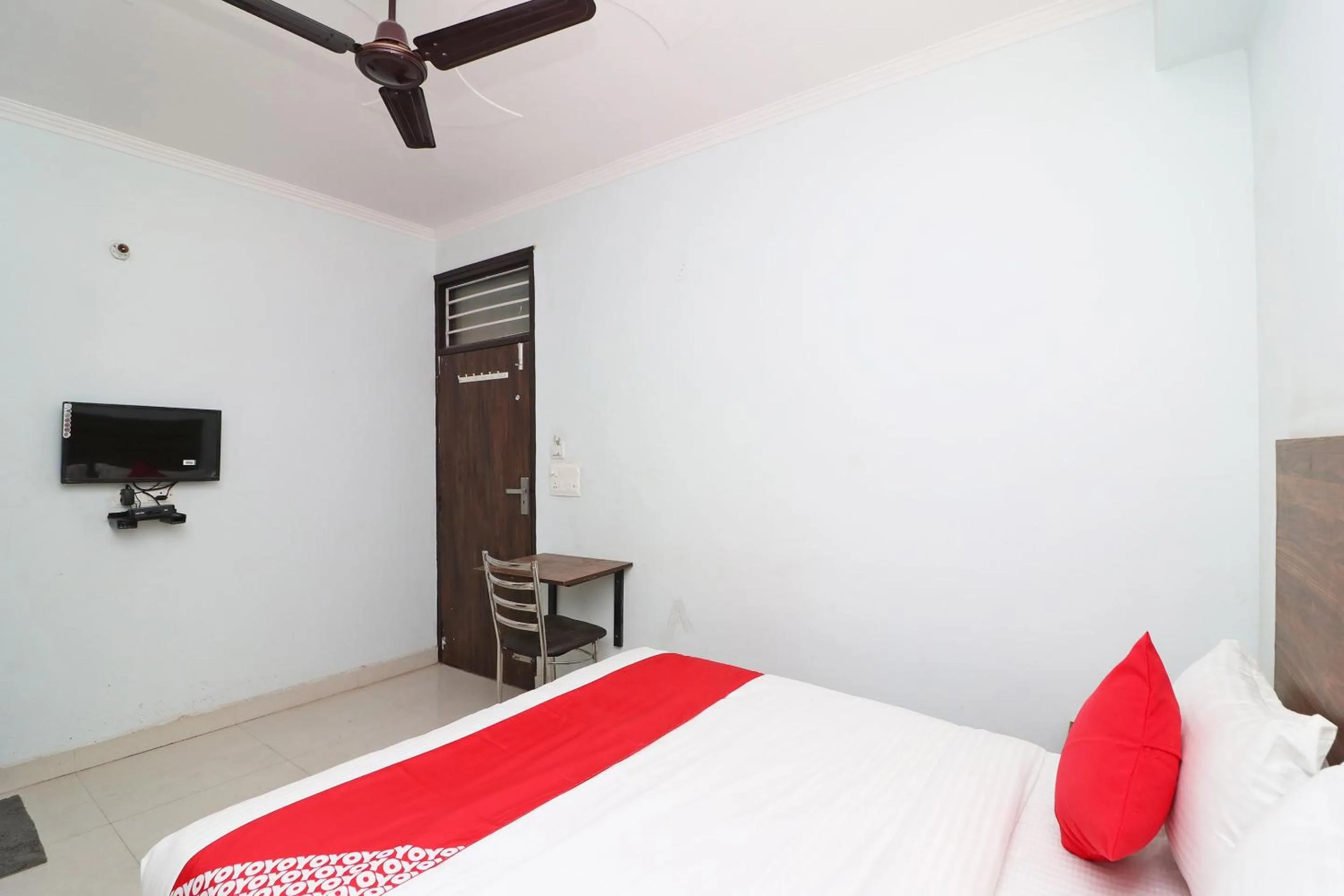 Bedroom, Bed in Super Hotel O Sathguru Residency Near New Ashok Nagar Metro Station
