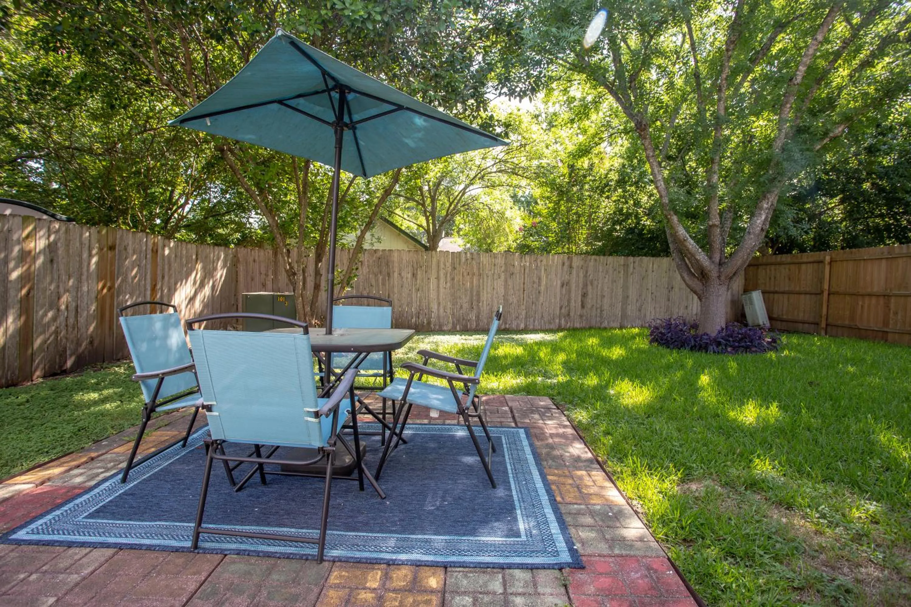 Patio in Comfortable, Family and Business Friendly 2BD/2BA House in North Austin