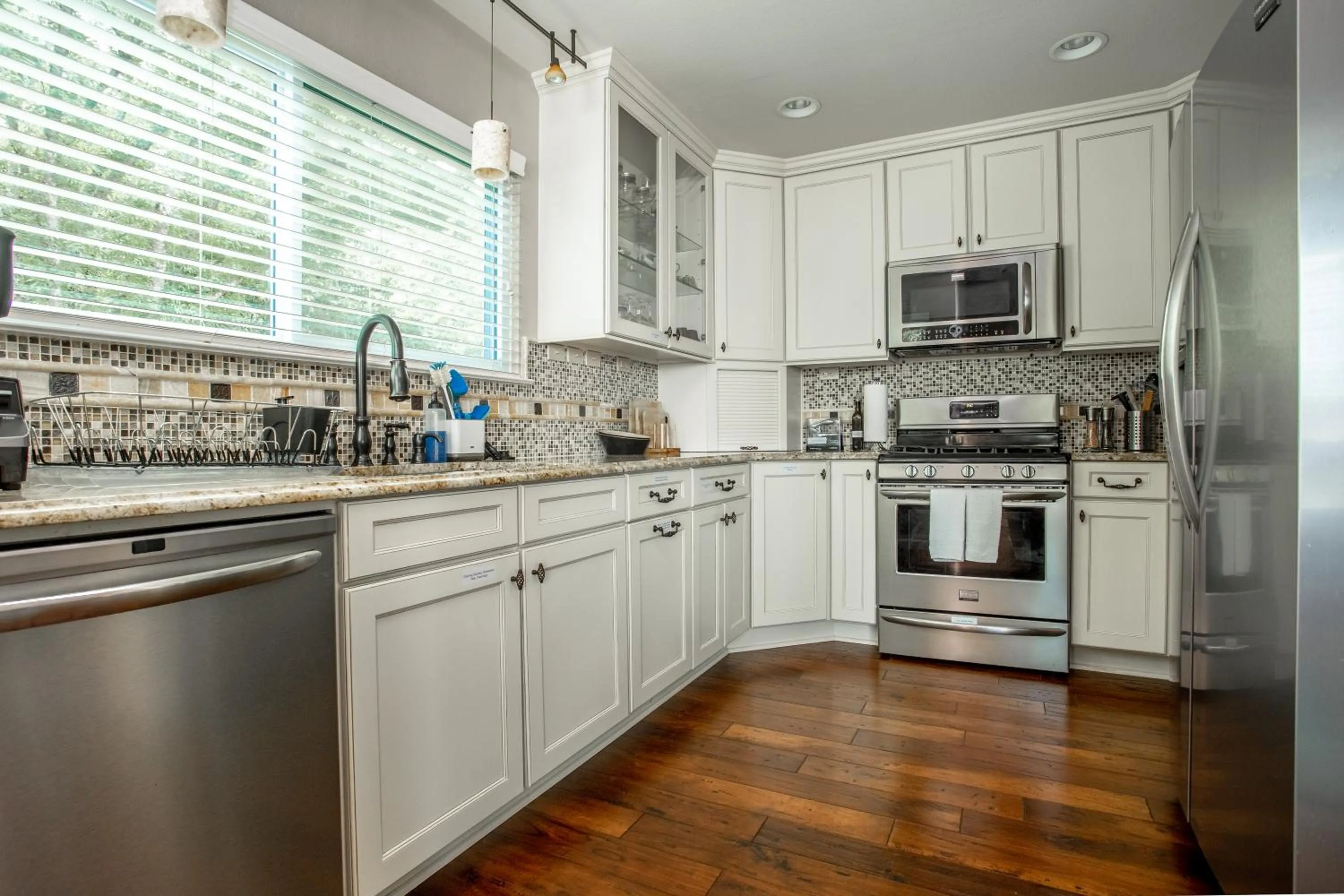 Kitchen or kitchenette in Comfortable, Family and Business Friendly 2BD/2BA House in North Austin