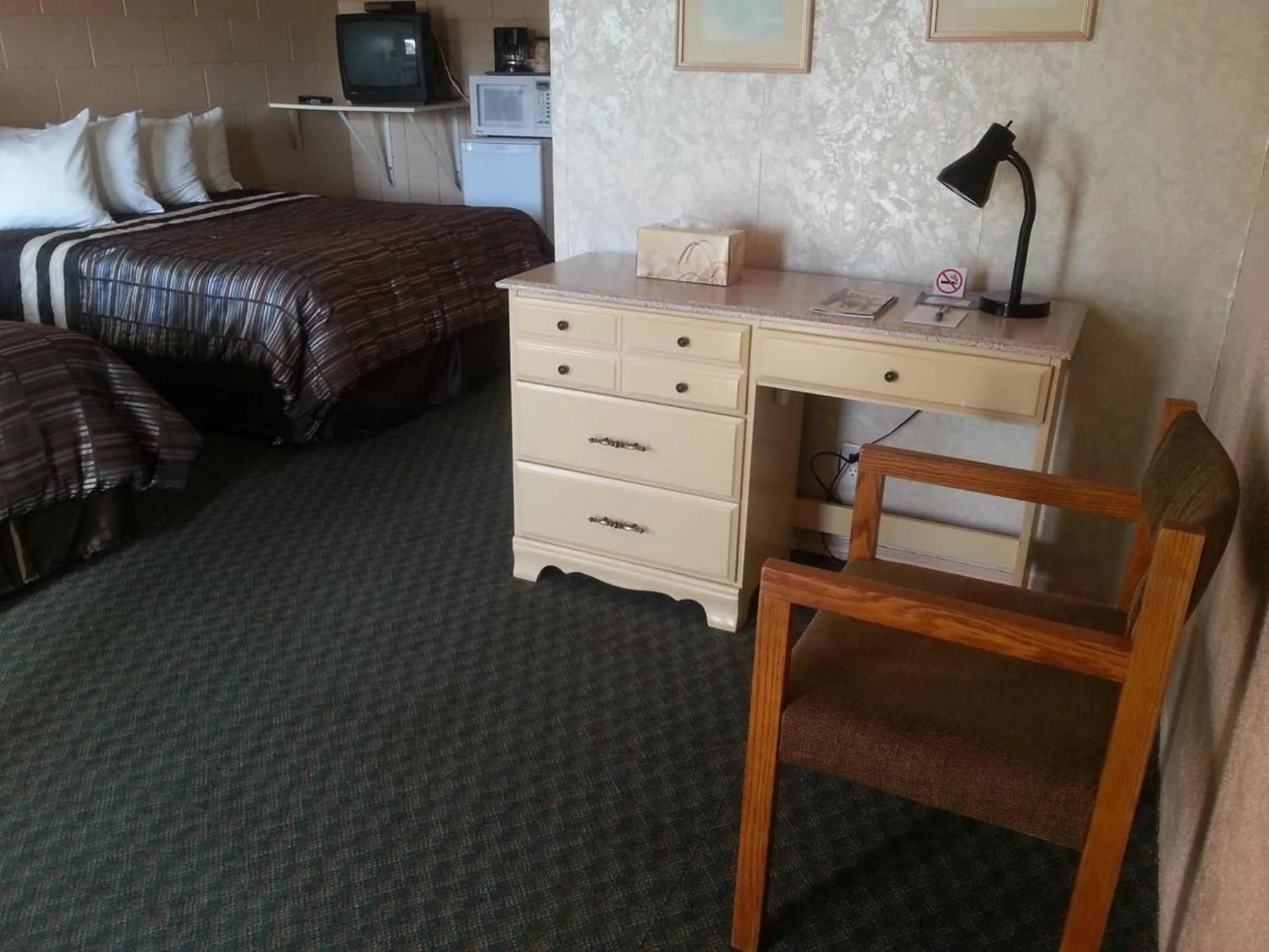 Other in Maple Leaf Motel Emerson