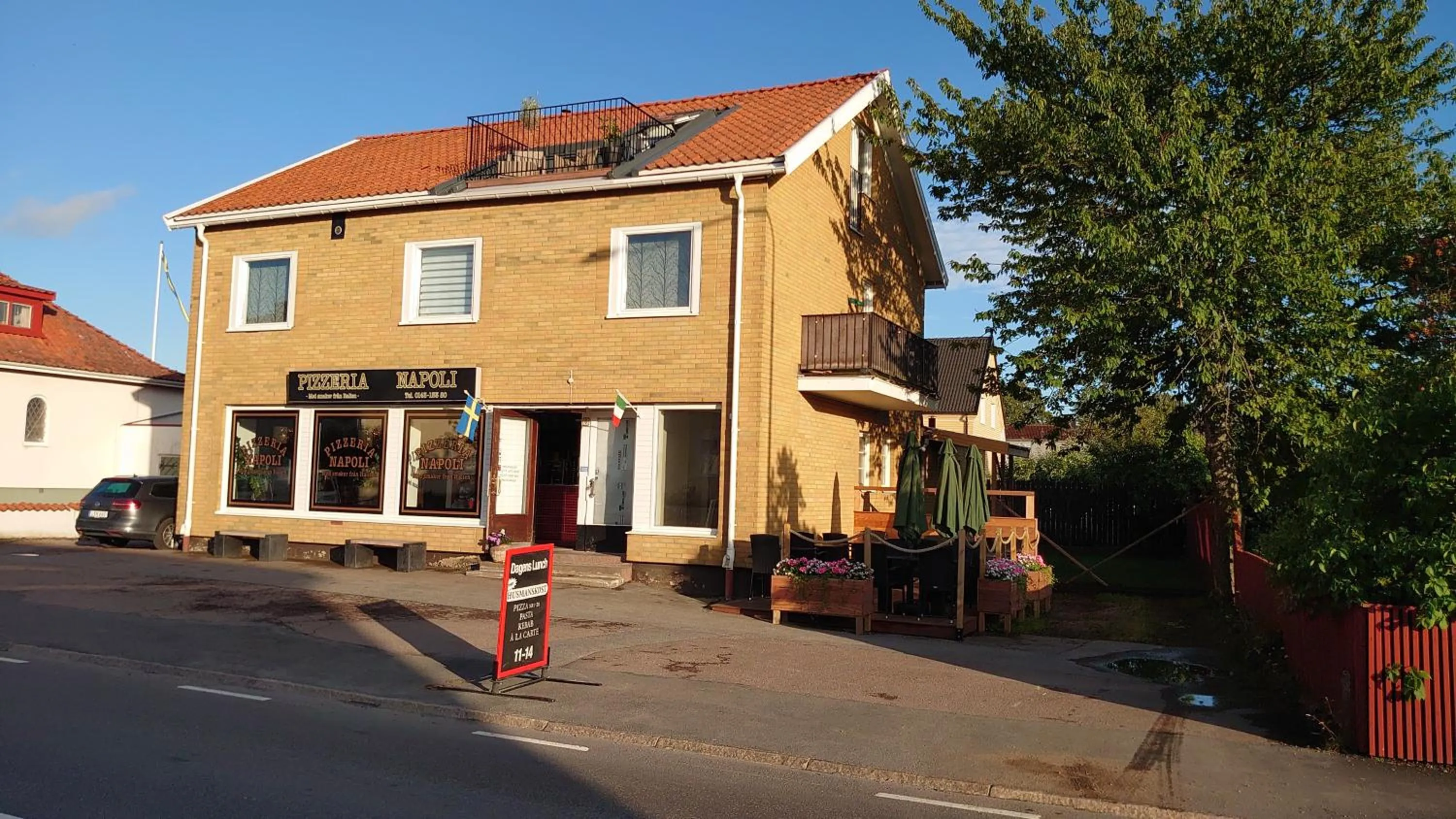 Property Building in Simones Hotel