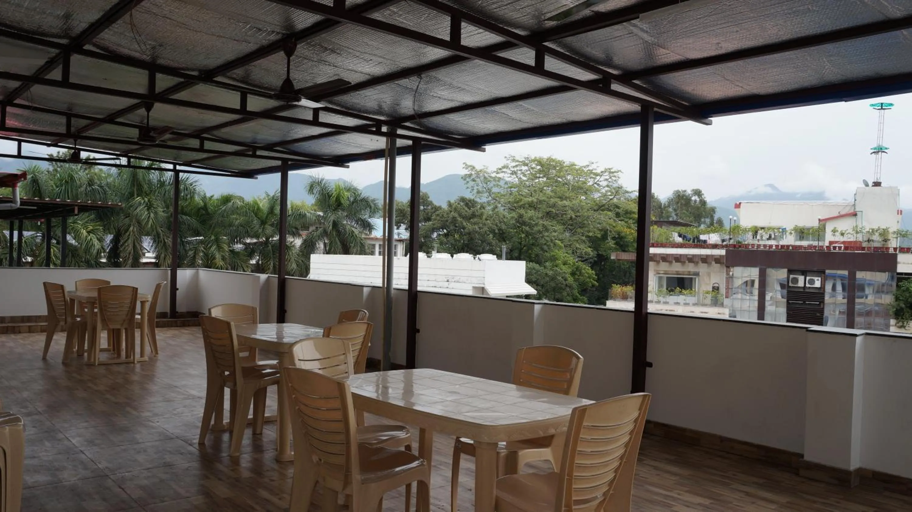 Restaurant/places to eat in Hotel Aakash Residency