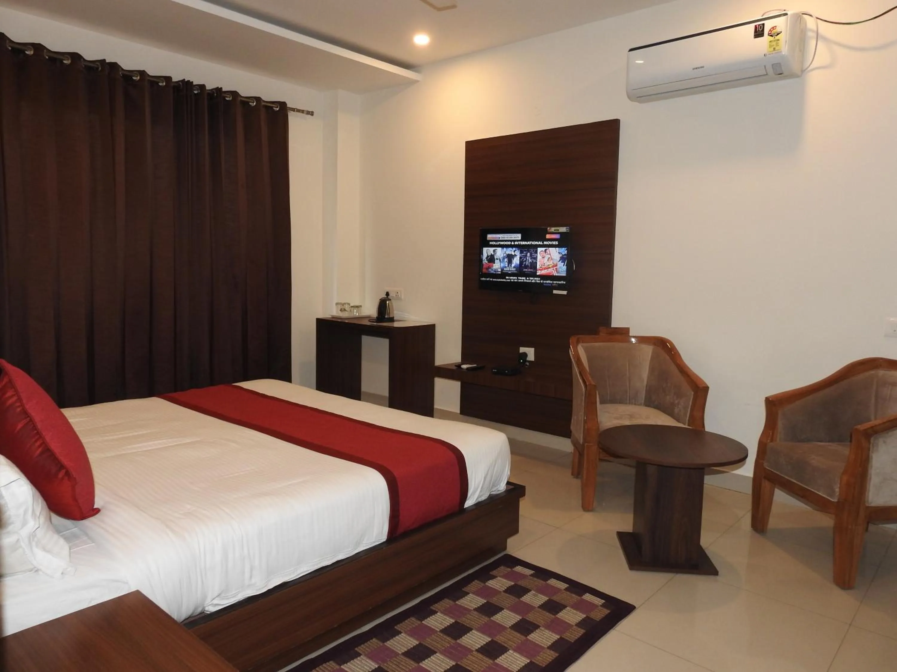 TV and multimedia in Hotel Aakash Residency