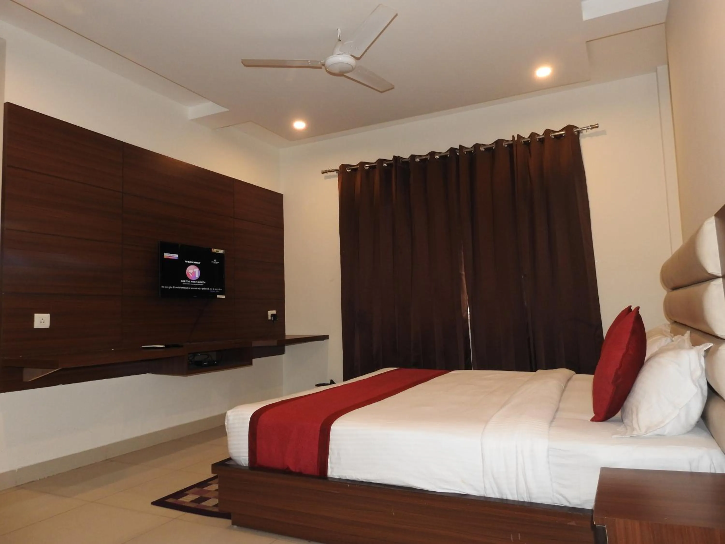 TV and multimedia in Hotel Aakash Residency