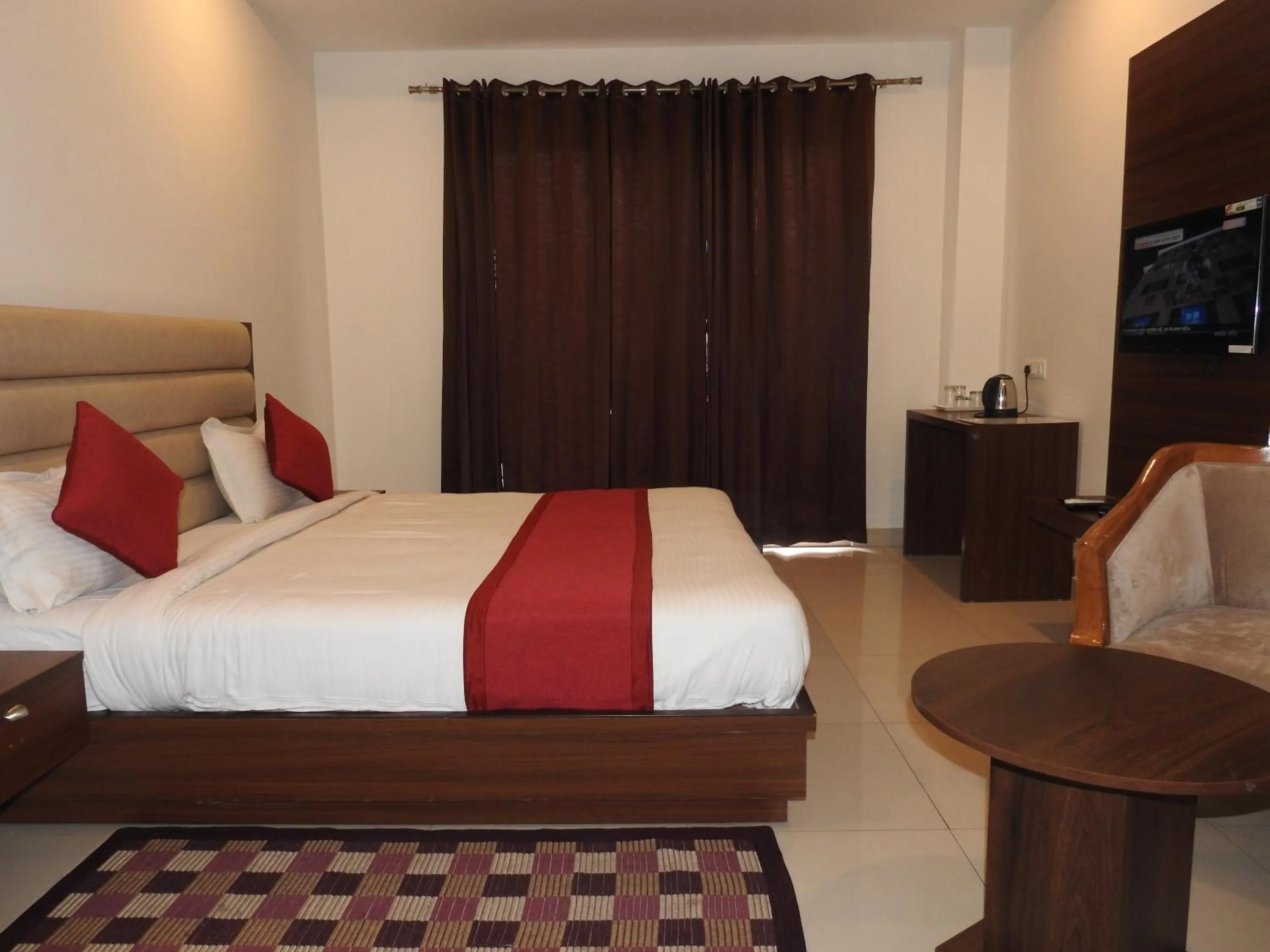 TV and multimedia in Hotel Aakash Residency