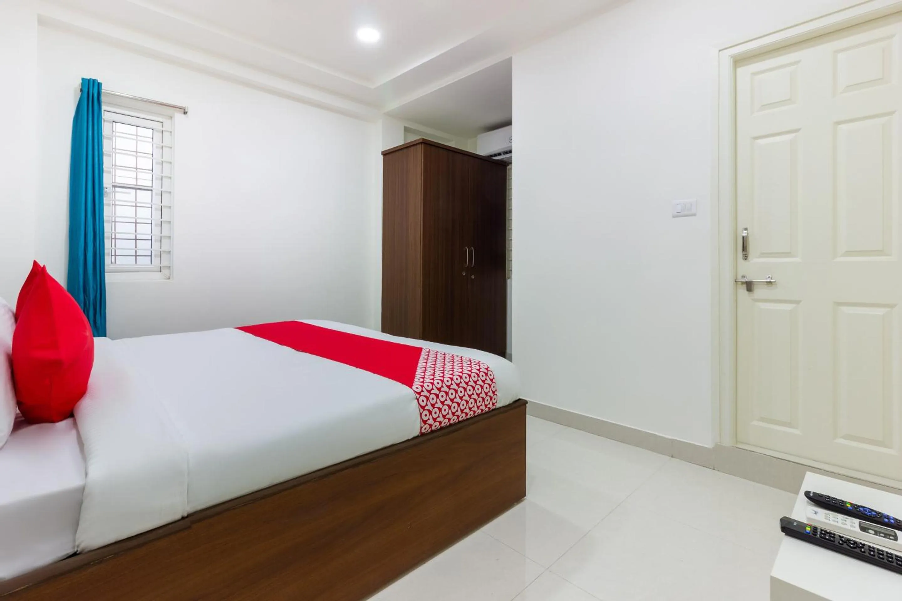 Bedroom, Bed in Super Hotel O Qualia Inn Kondapur Near Botanical Garden
