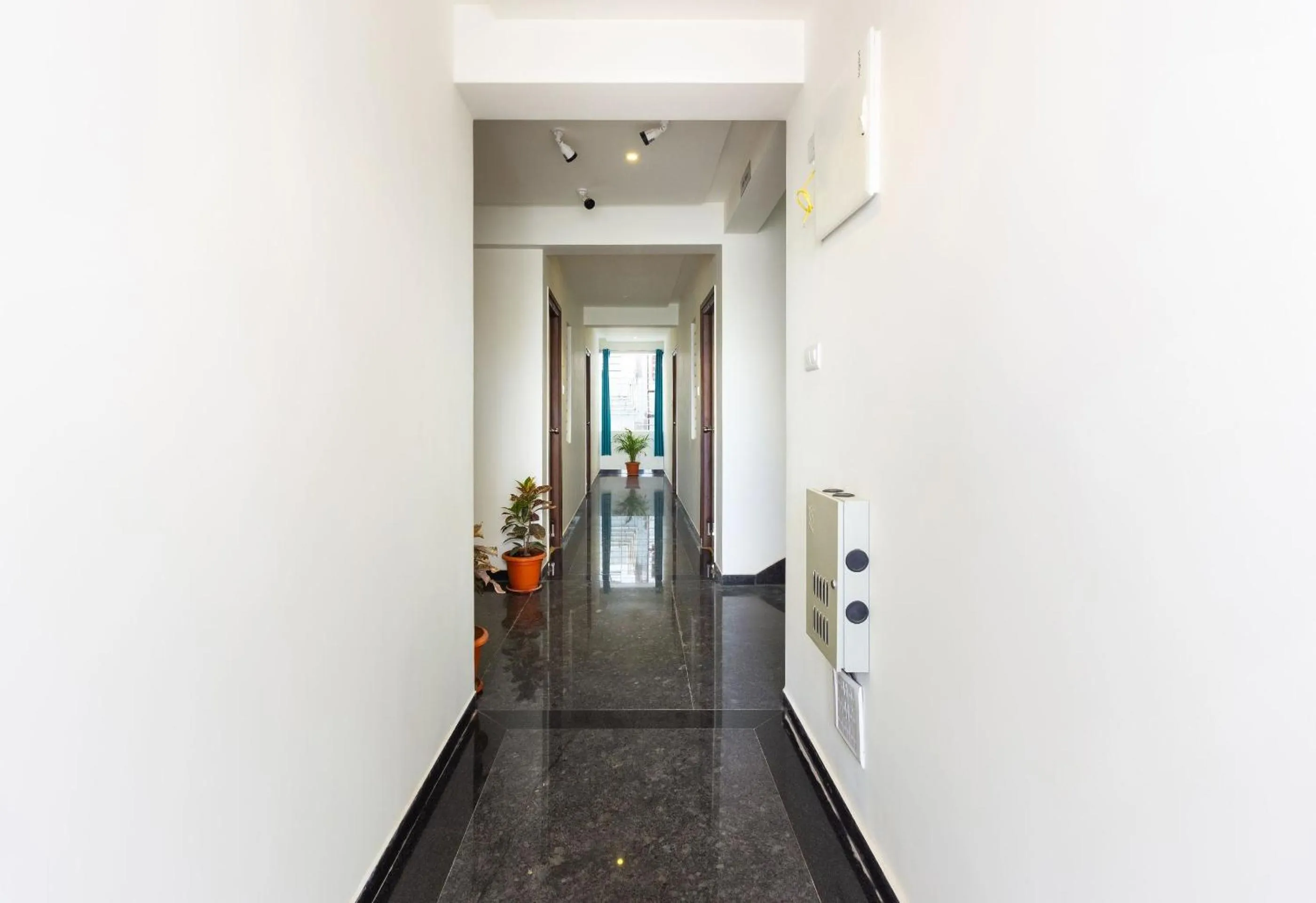 Lobby or reception in Hotel O Qualia Inn Kondapur Near Botanical Garden