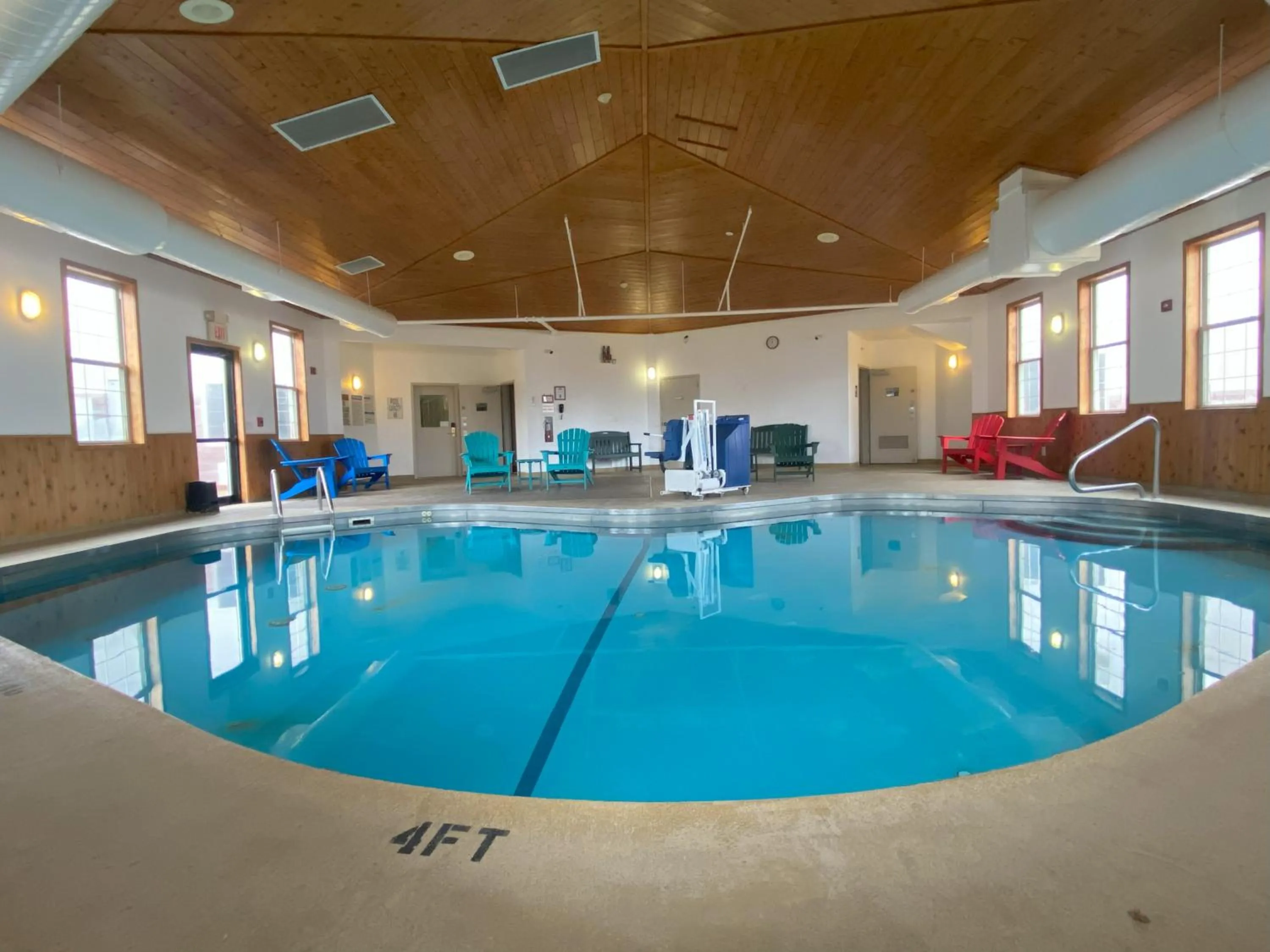 Swimming pool in Edmore Inn