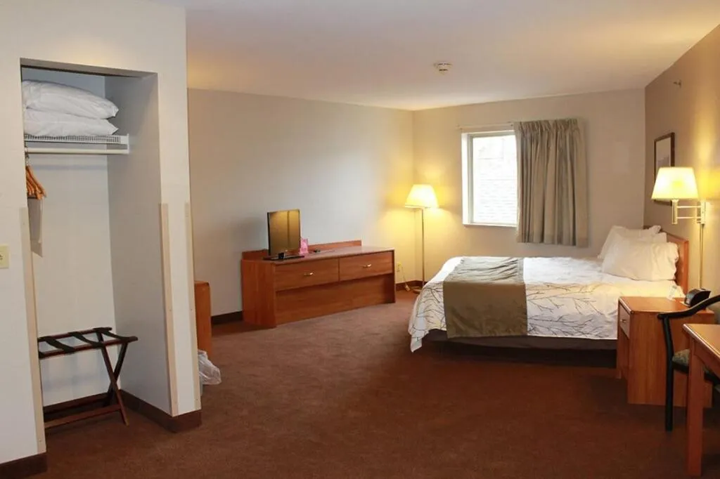 Bedroom, Bed in Edmore Inn