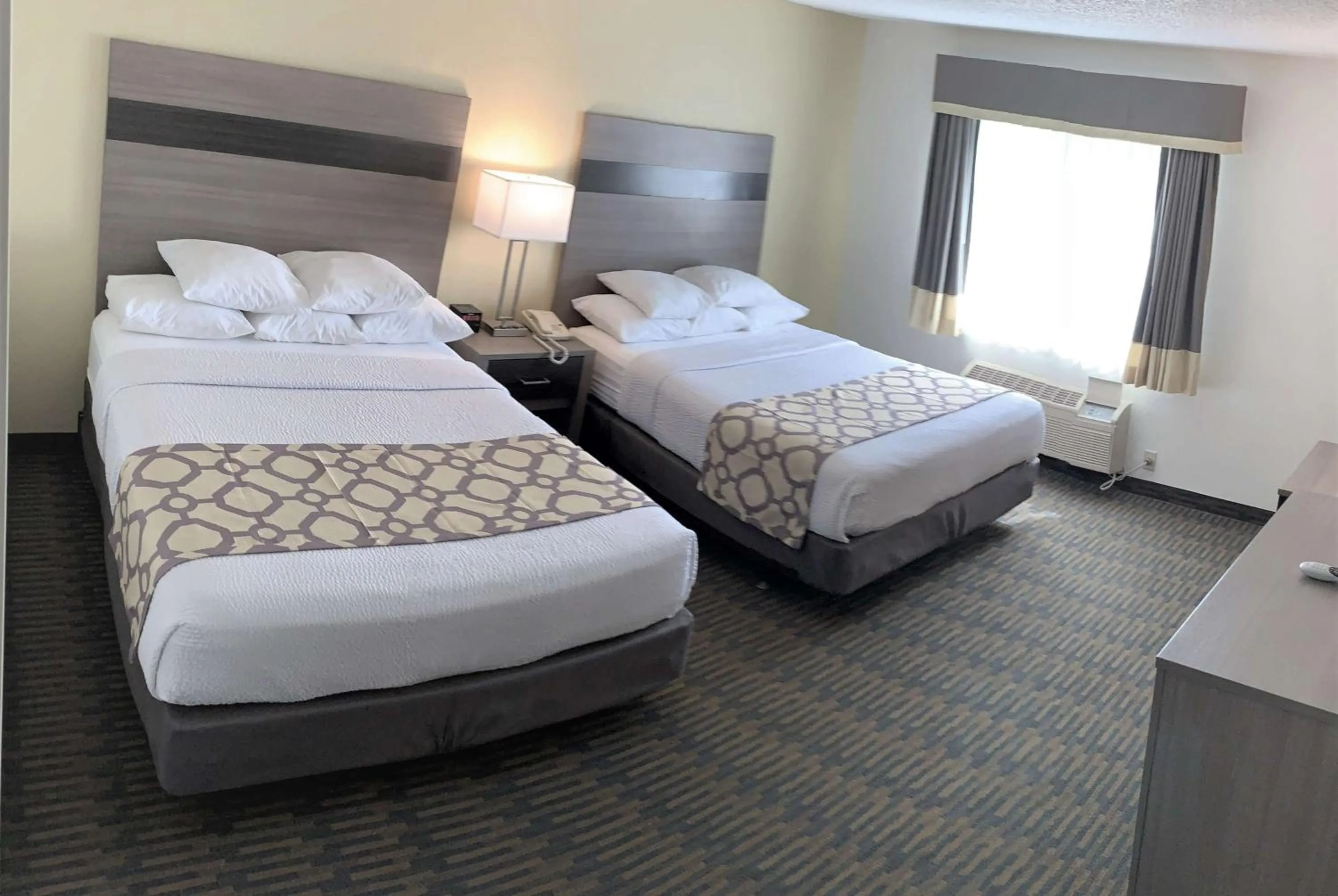 Photo of the whole room, Bed in Baymont by Wyndham Paw Paw