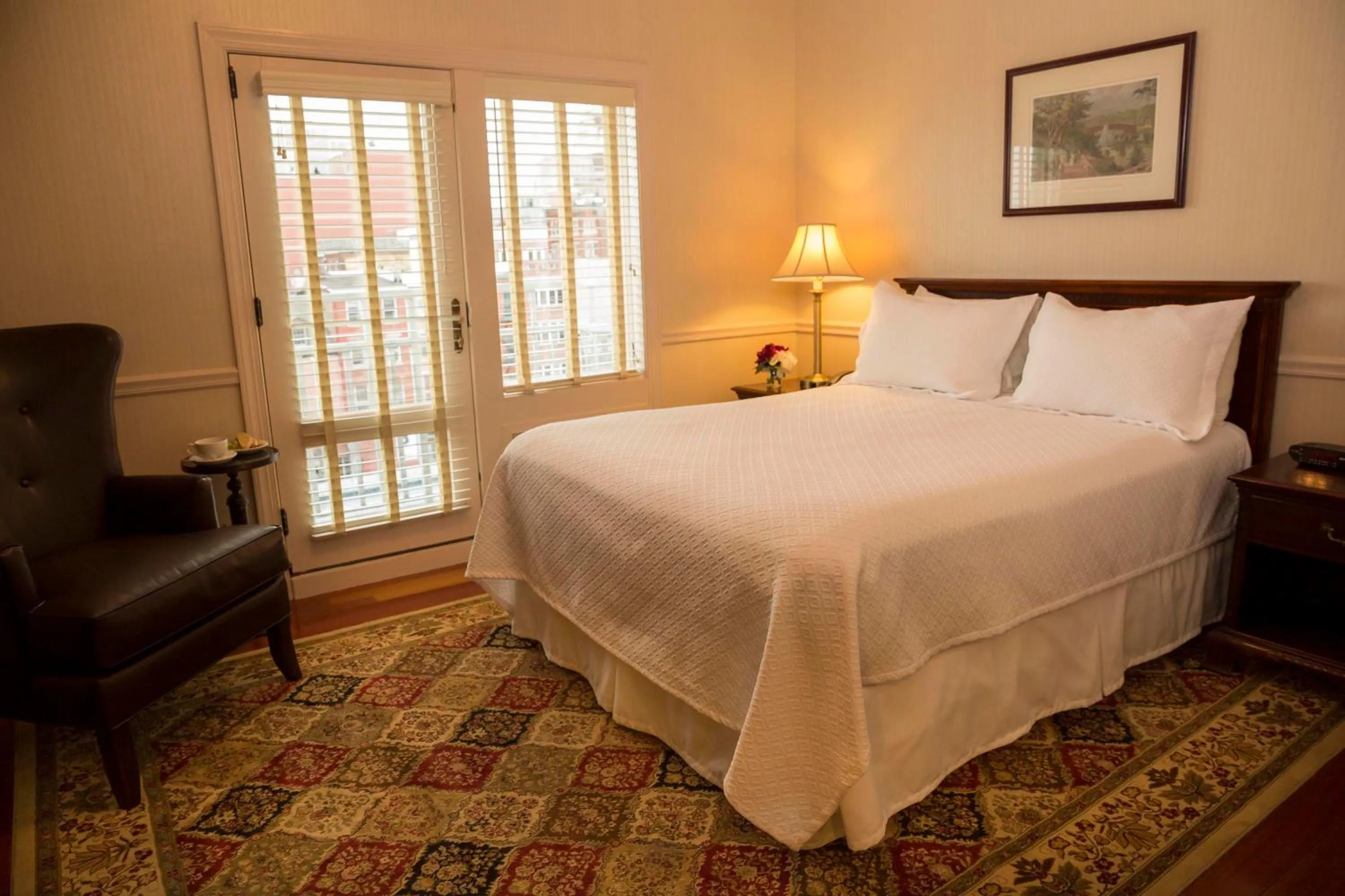 Bedroom, Bed in Penn's View Hotel Philadelphia