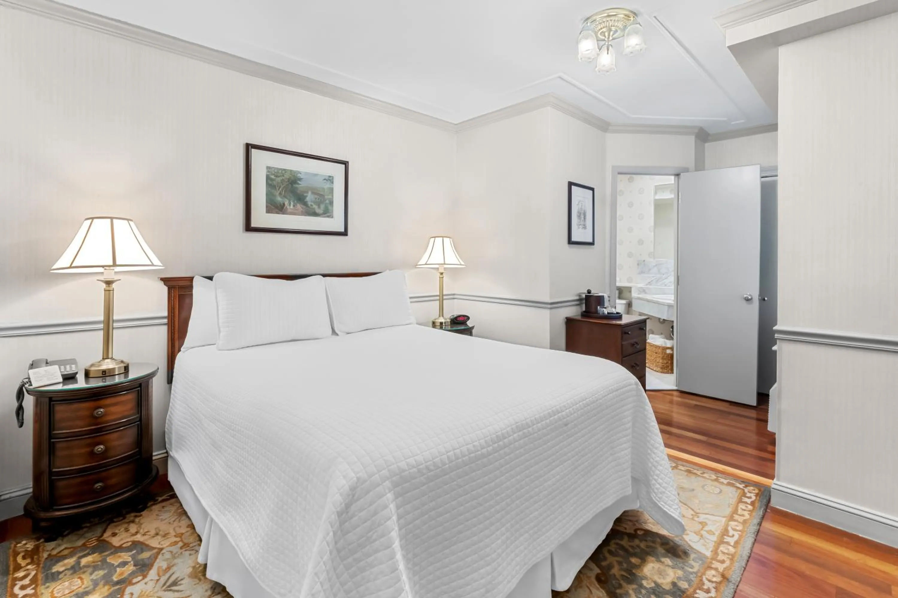 Bed in Penn's View Hotel Philadelphia